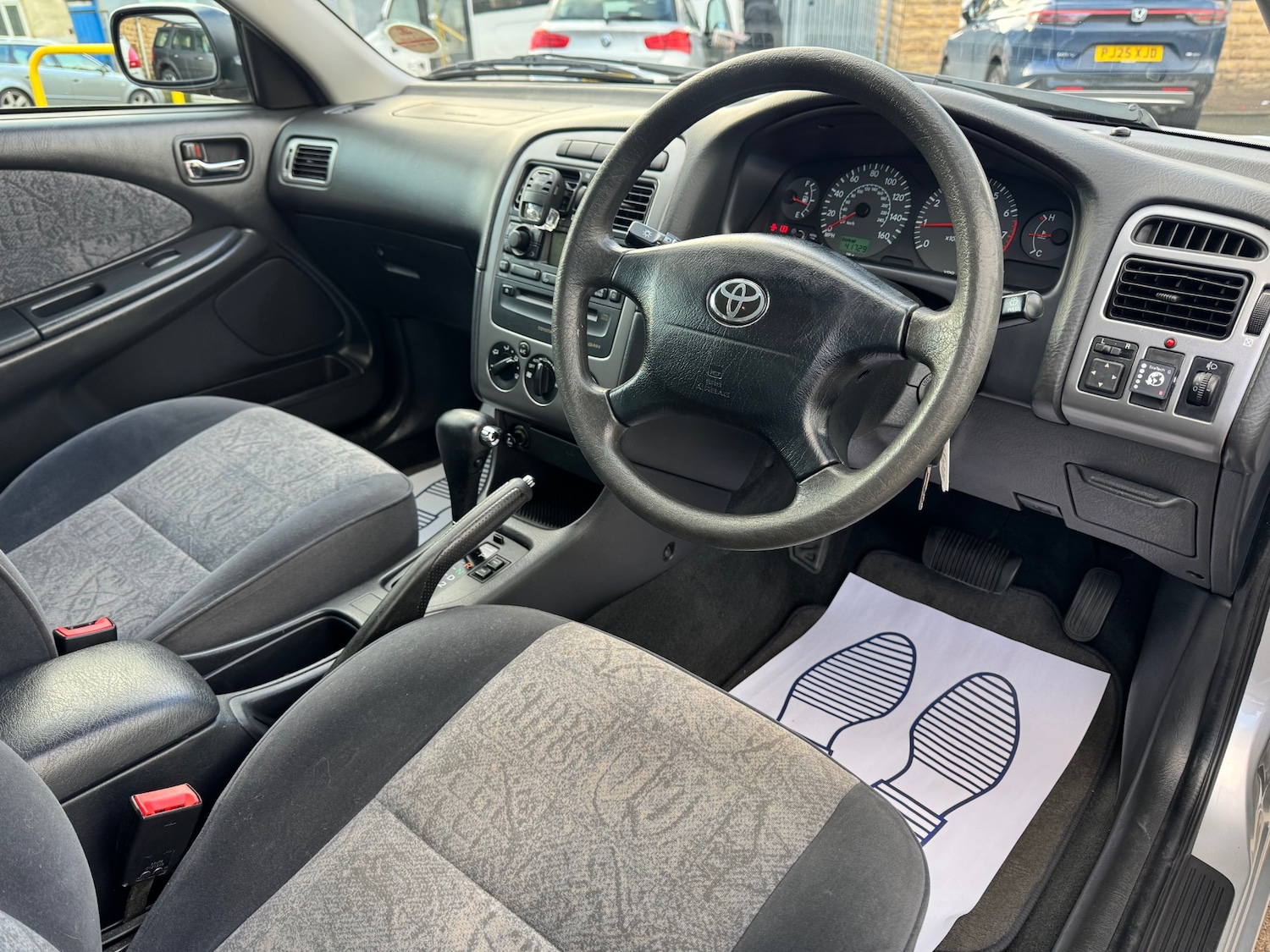 Used Toyota Avensis 2001 for sale - 76941931: Photo 2