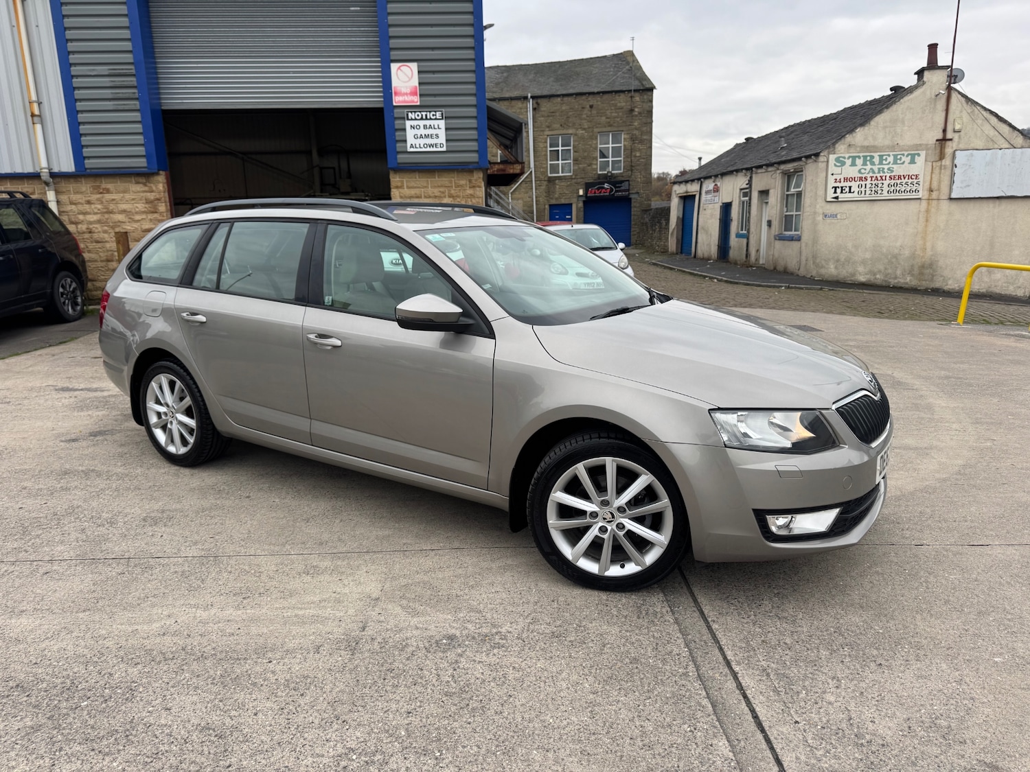 Used Skoda Octavia 2013 for sale - 76317579: Photo 2