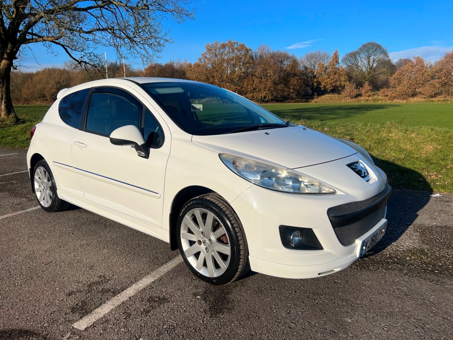 Used White Peugeot 207 for Sale - RAC Cars