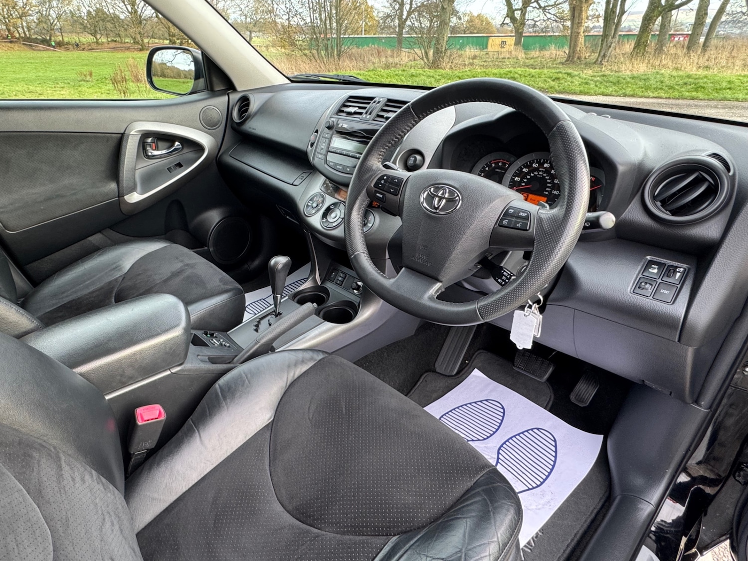 Used Toyota RAV4 2010 for sale - 76699601: Photo 19