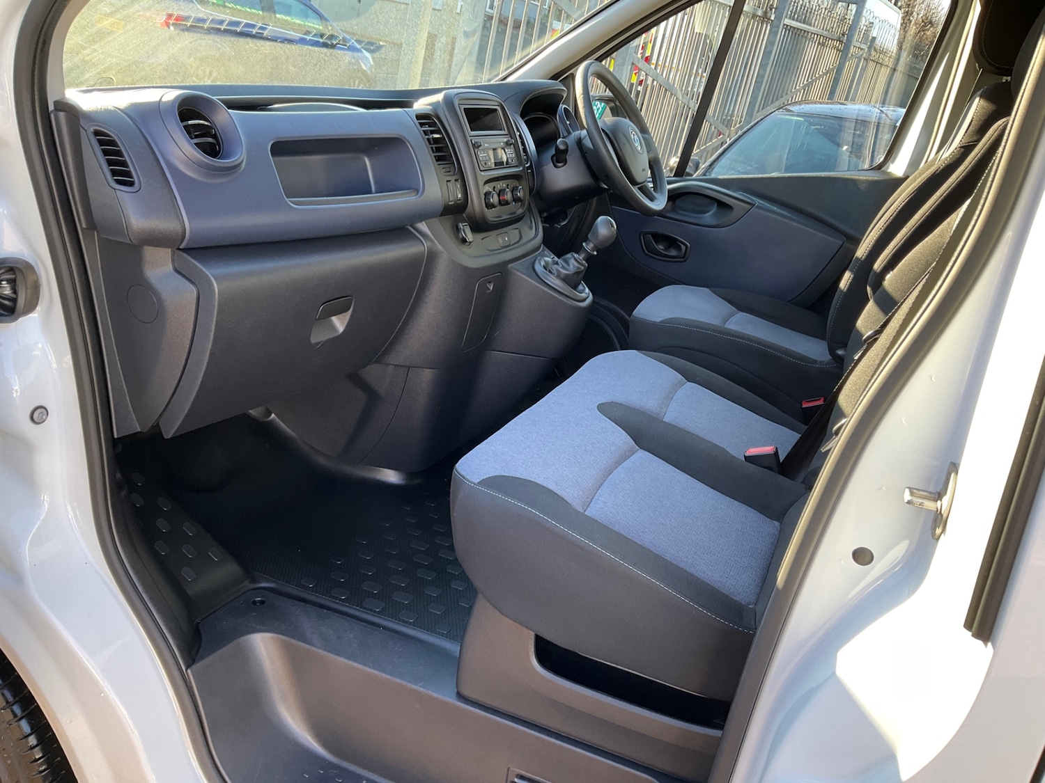 Used Vauxhall Vivaro 2018 for sale - 76829614: Photo 2