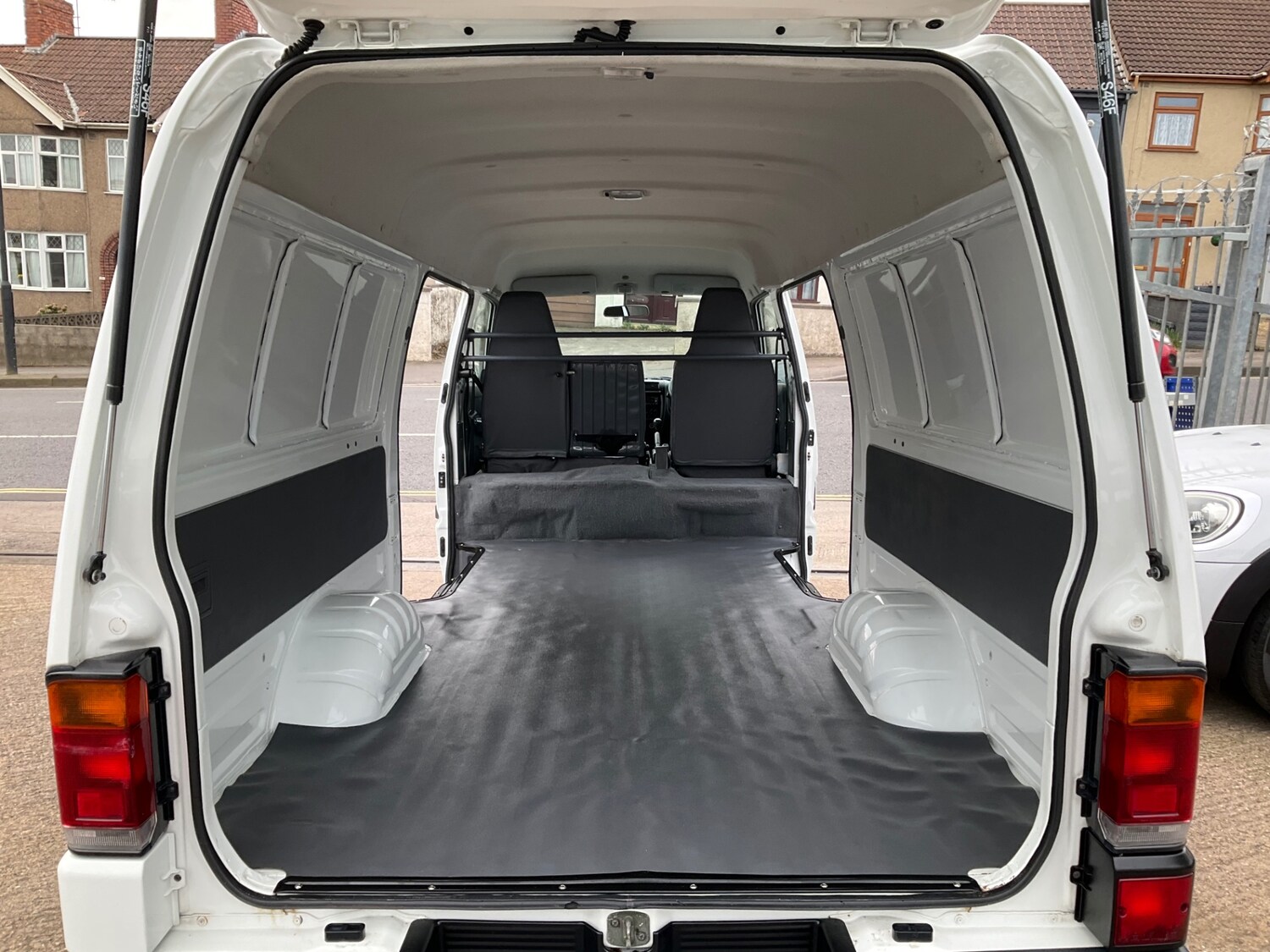 Used Mazda E2200 2002 for sale - 78180125: Photo 4