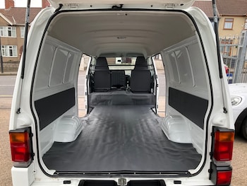 Used Mazda E2200 2002 for sale - 78180125: Photo