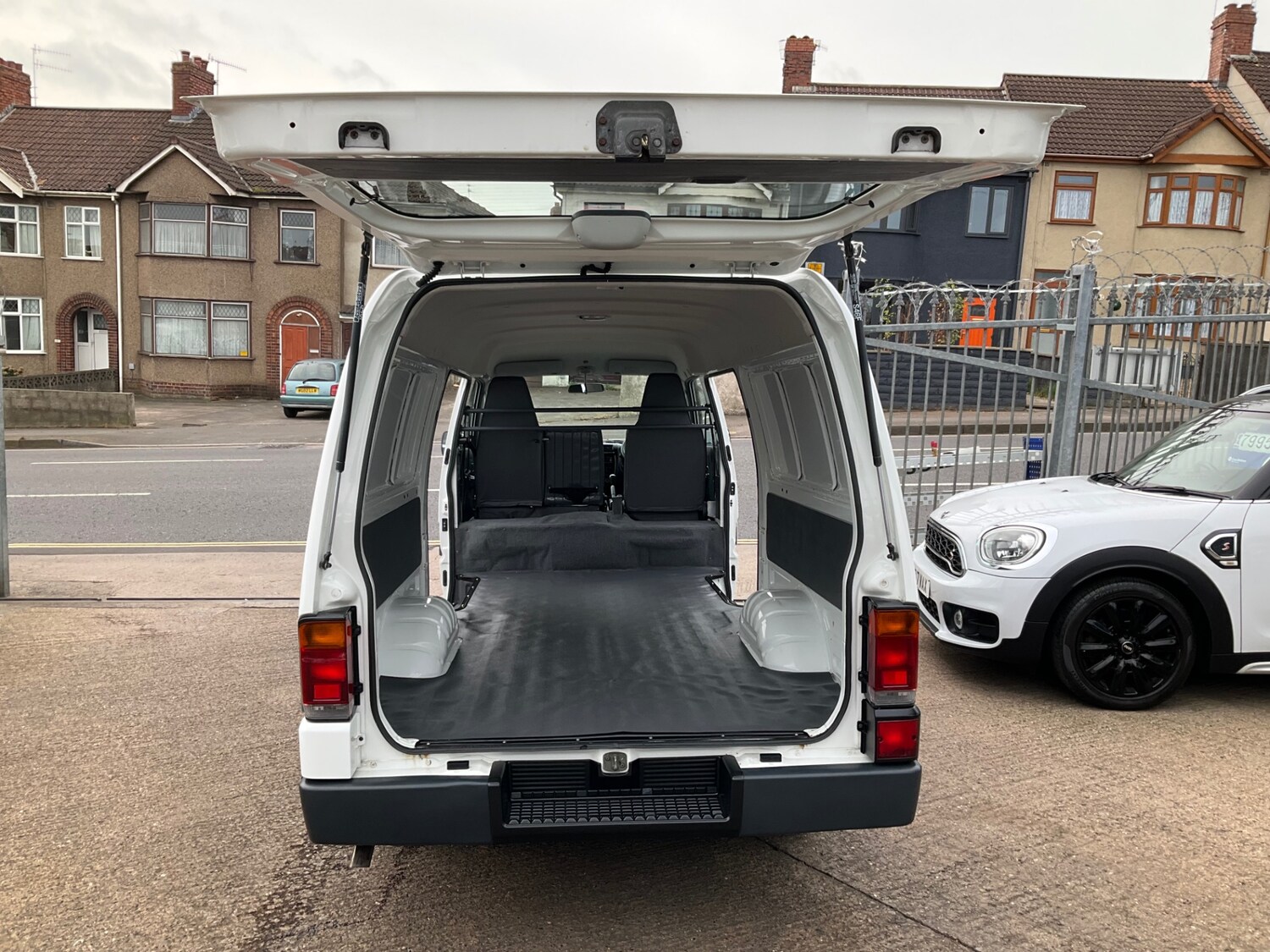 Used Mazda E2200 2002 for sale - 78180125: Photo 5