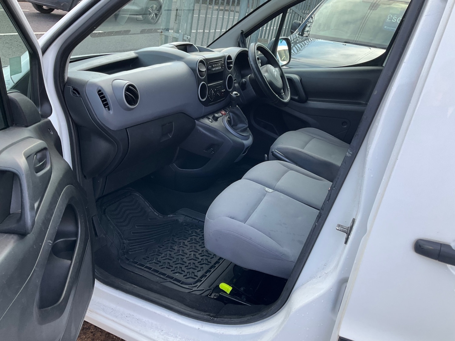 Used Citroen Berlingo 2013 for sale - 77434661: Photo 2