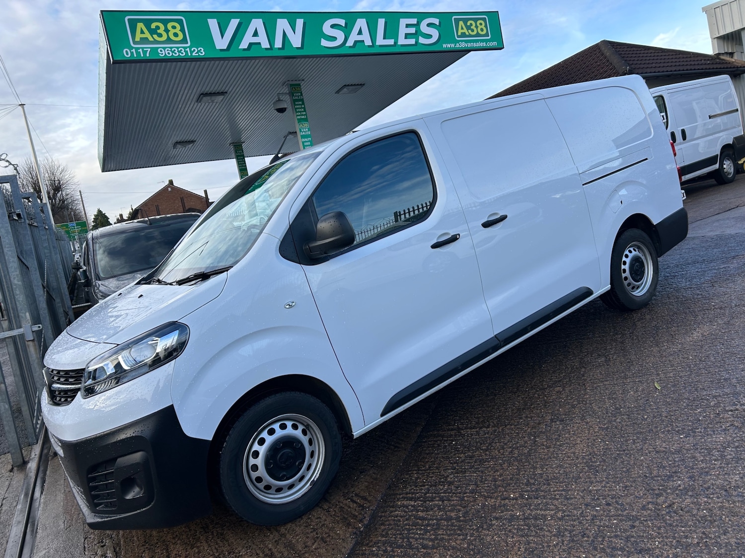Used Vauxhall Vivaro 2023 for sale - 76859279: Photo 1