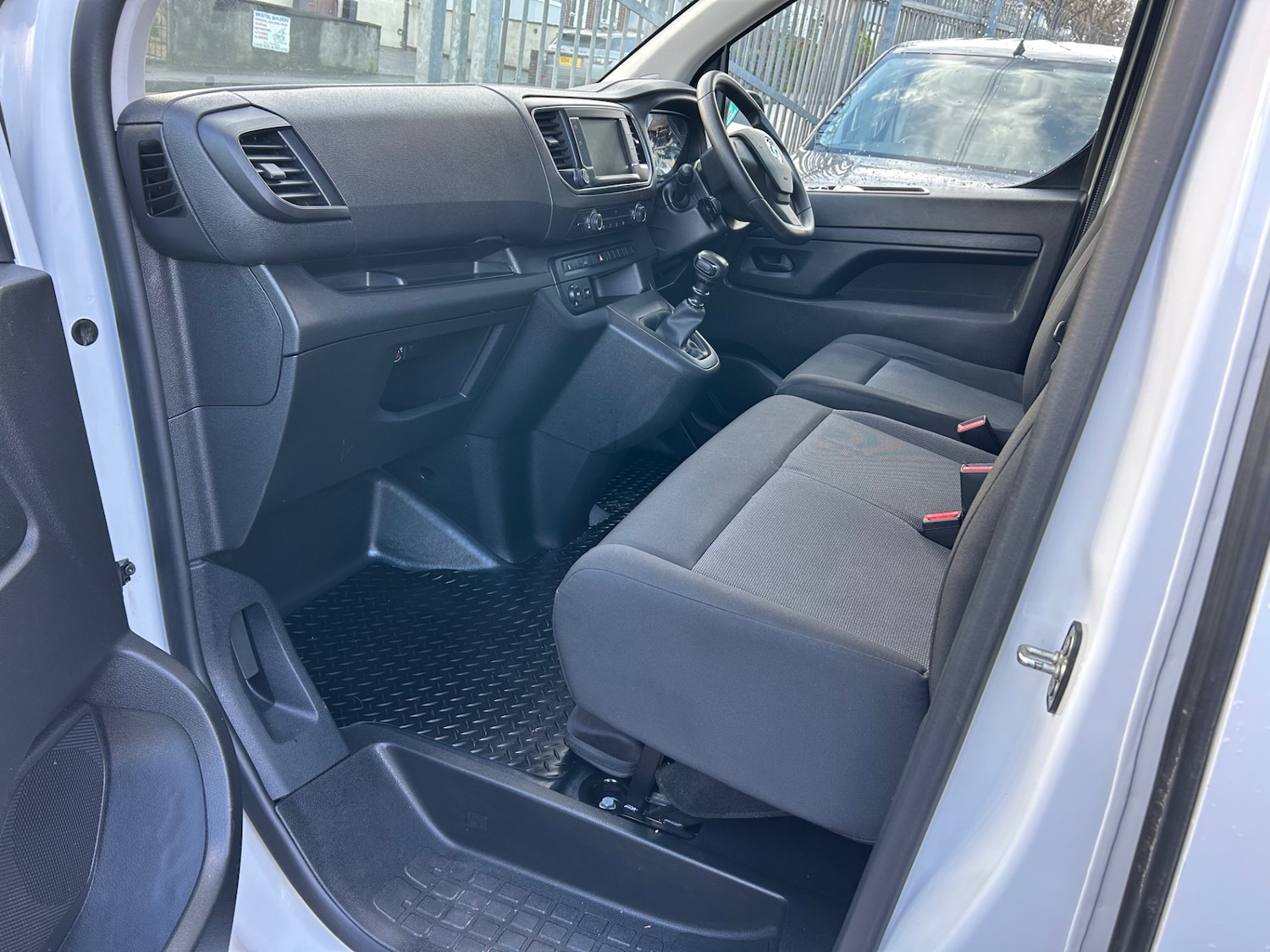 Used Vauxhall Vivaro 2023 for sale - 76859279: Photo 2