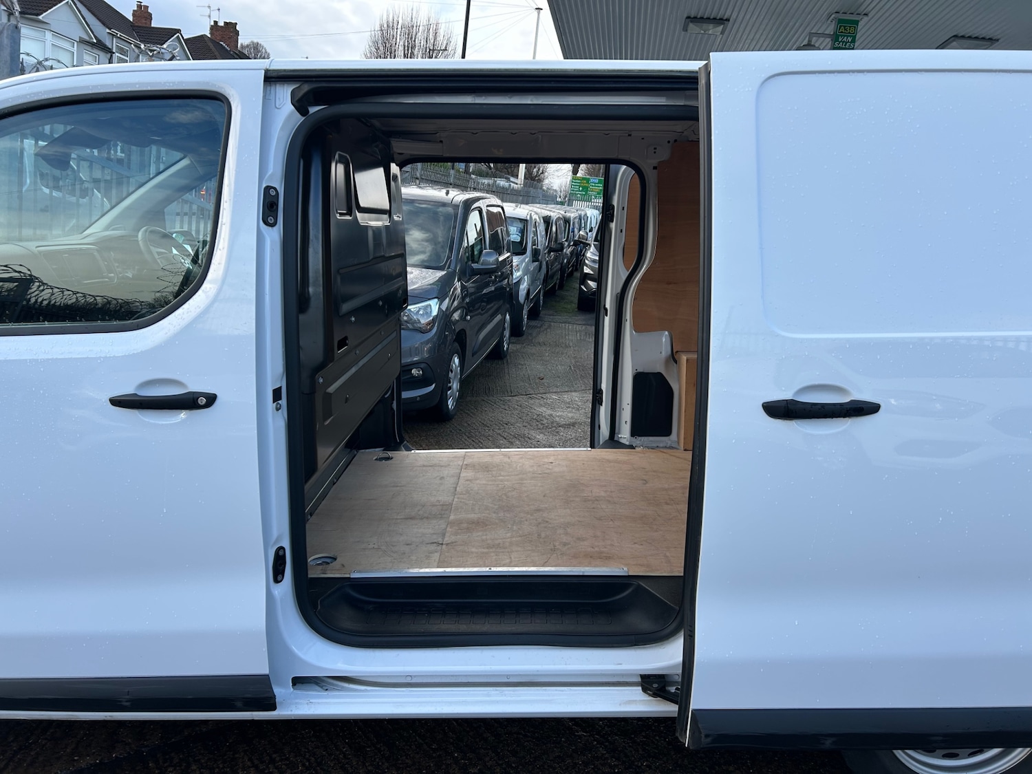 Used Vauxhall Vivaro 2023 for sale - 76859279: Photo 3