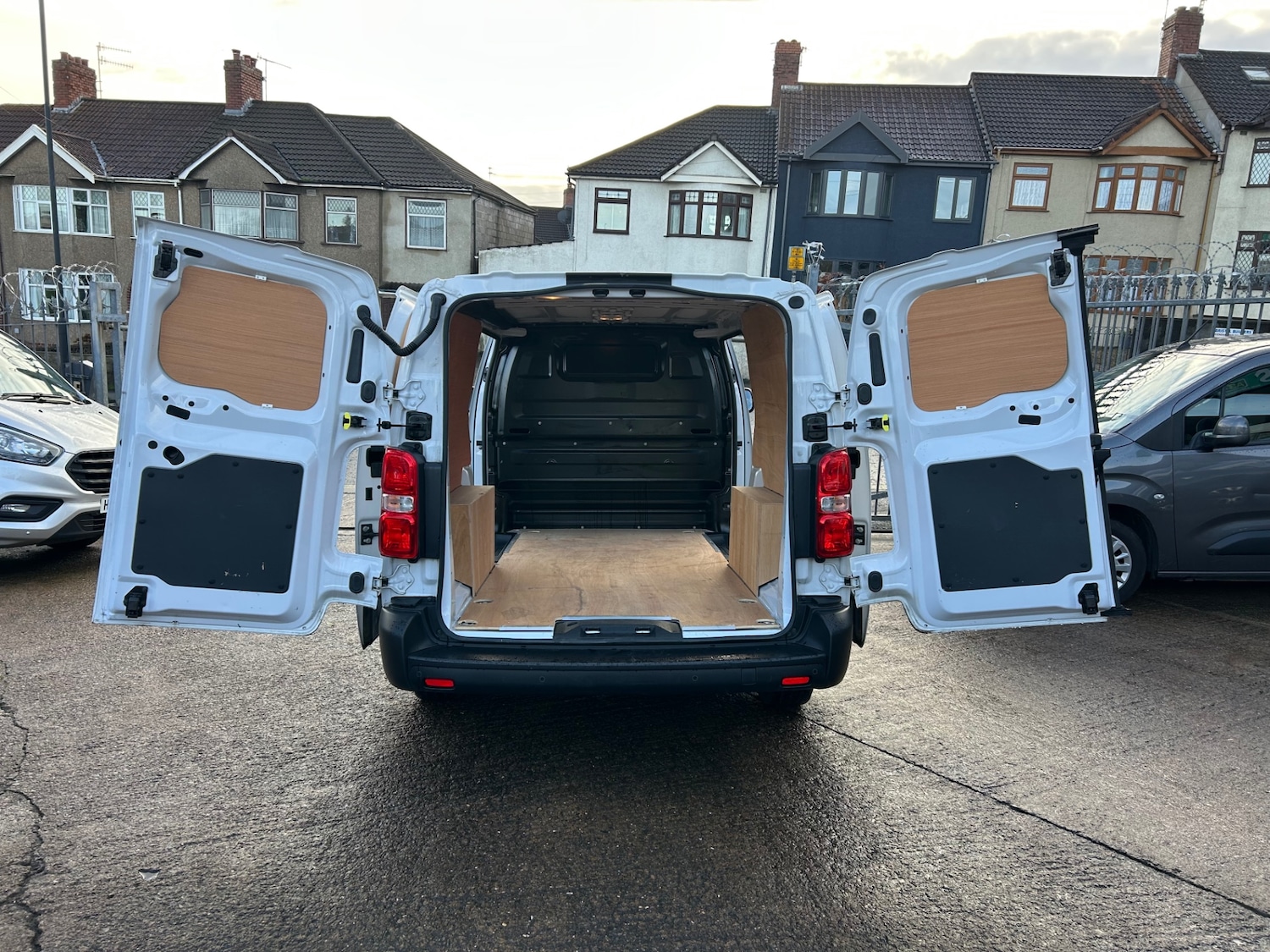 Used Vauxhall Vivaro 2023 for sale - 76859279: Photo 5