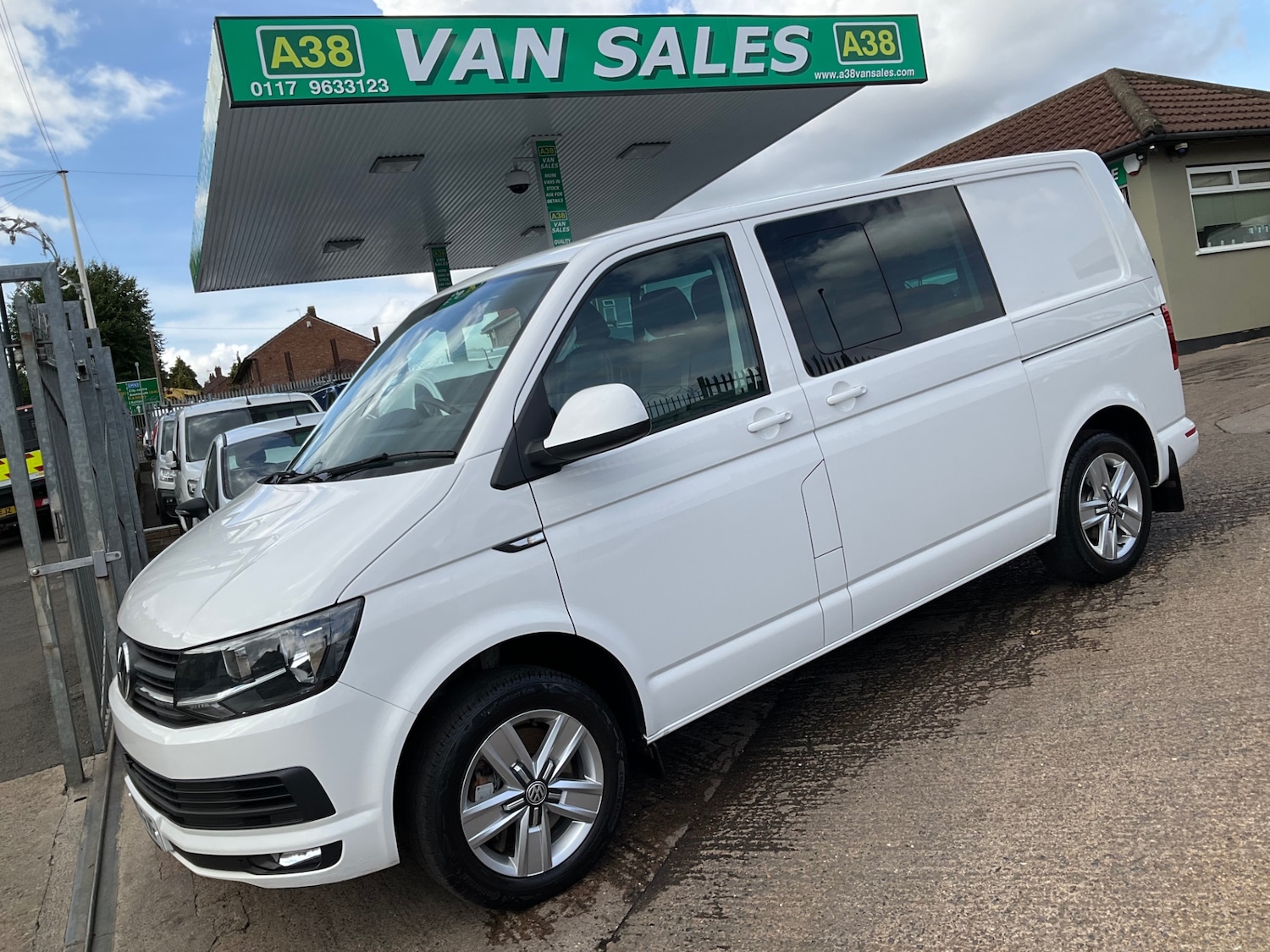 Used Volkswagen Transporter 2017 for sale - 76931772: Photo 1