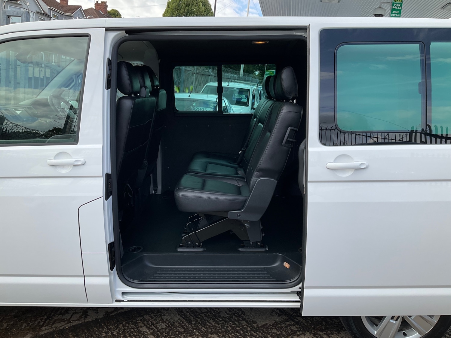 Used Volkswagen Transporter 2017 for sale - 76931772: Photo 3