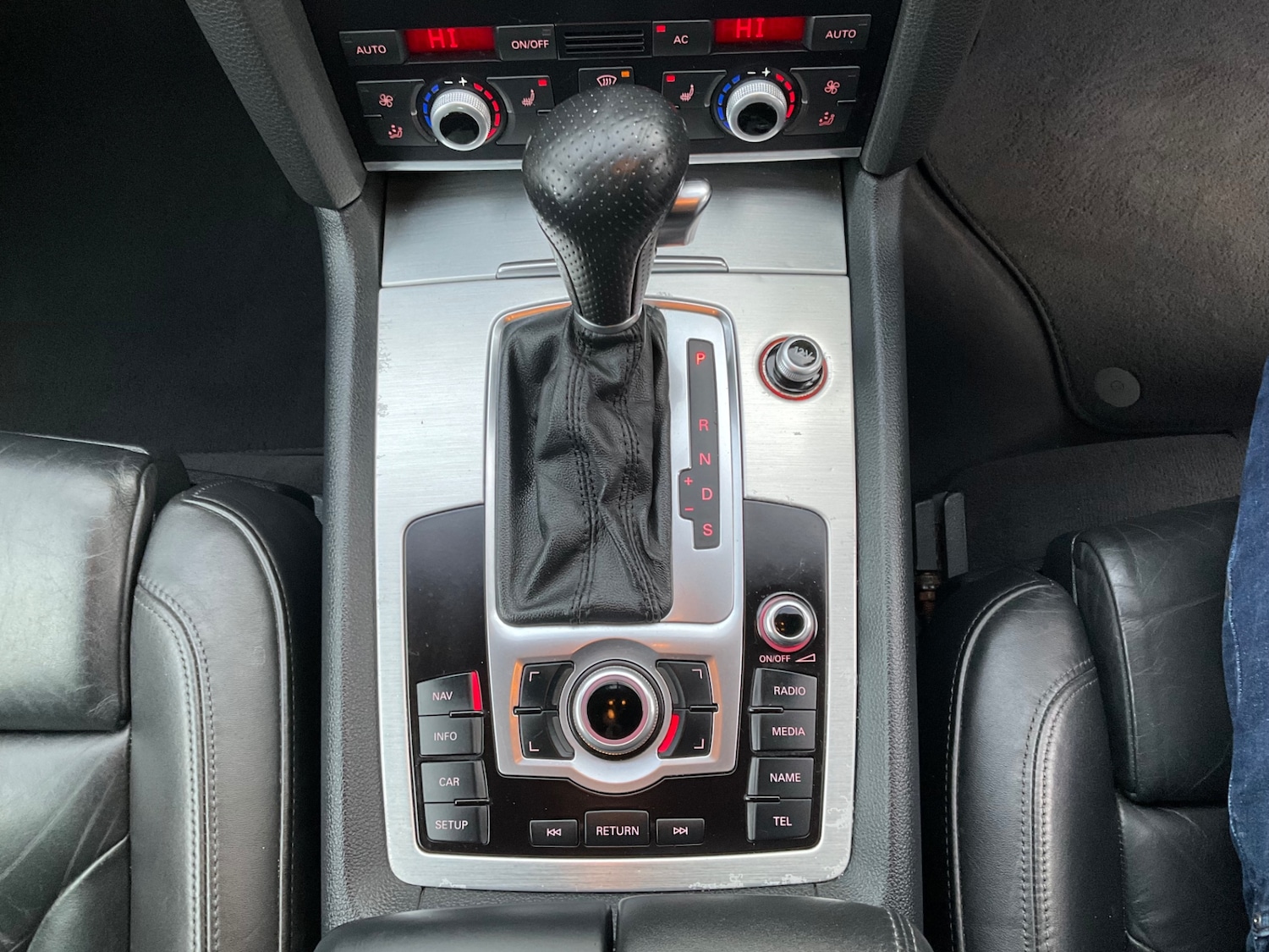 Used Audi Q7 2010 for sale - 75313879: Photo 28