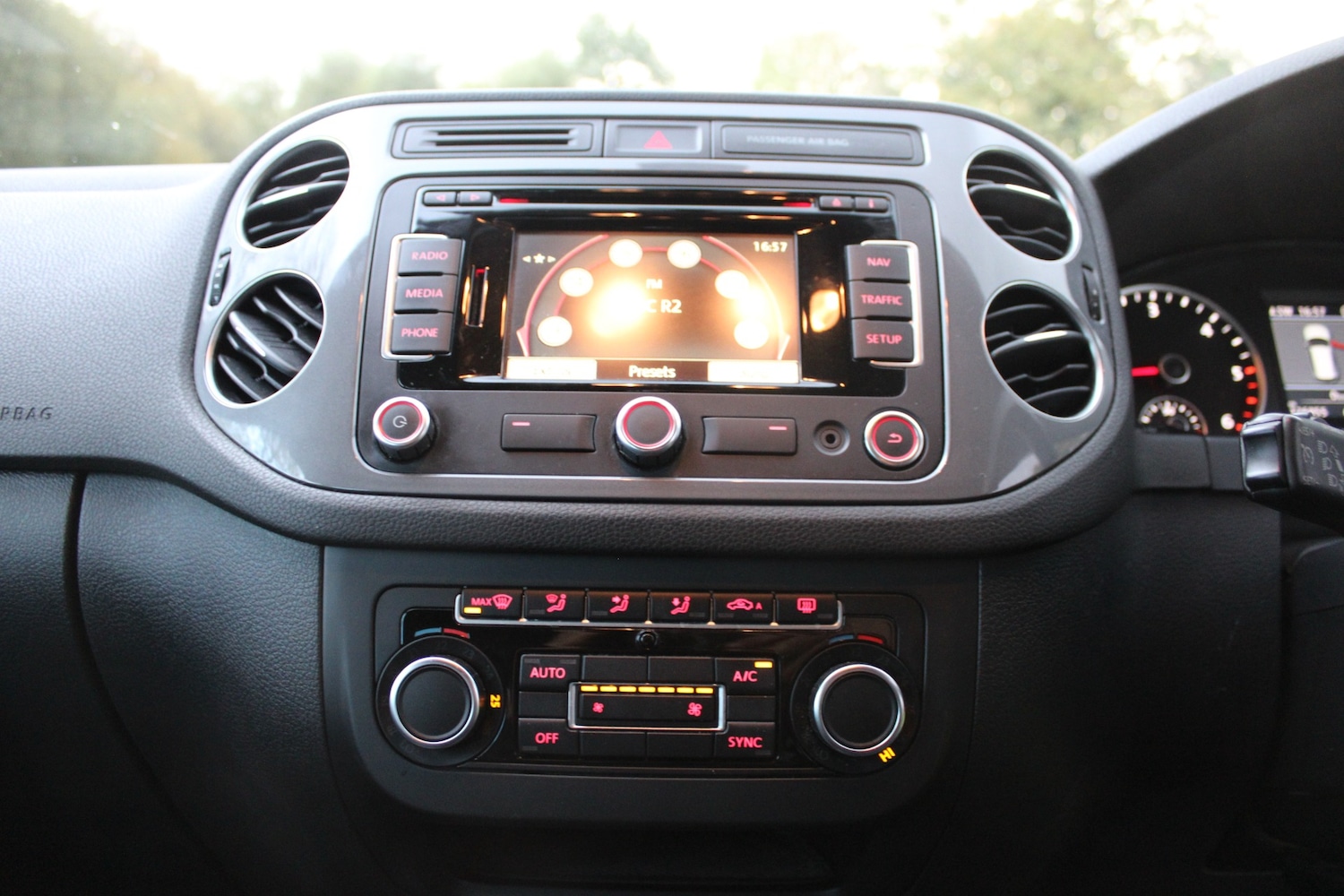 Used Volkswagen Tiguan 2014 for sale - 76548149: Photo 11