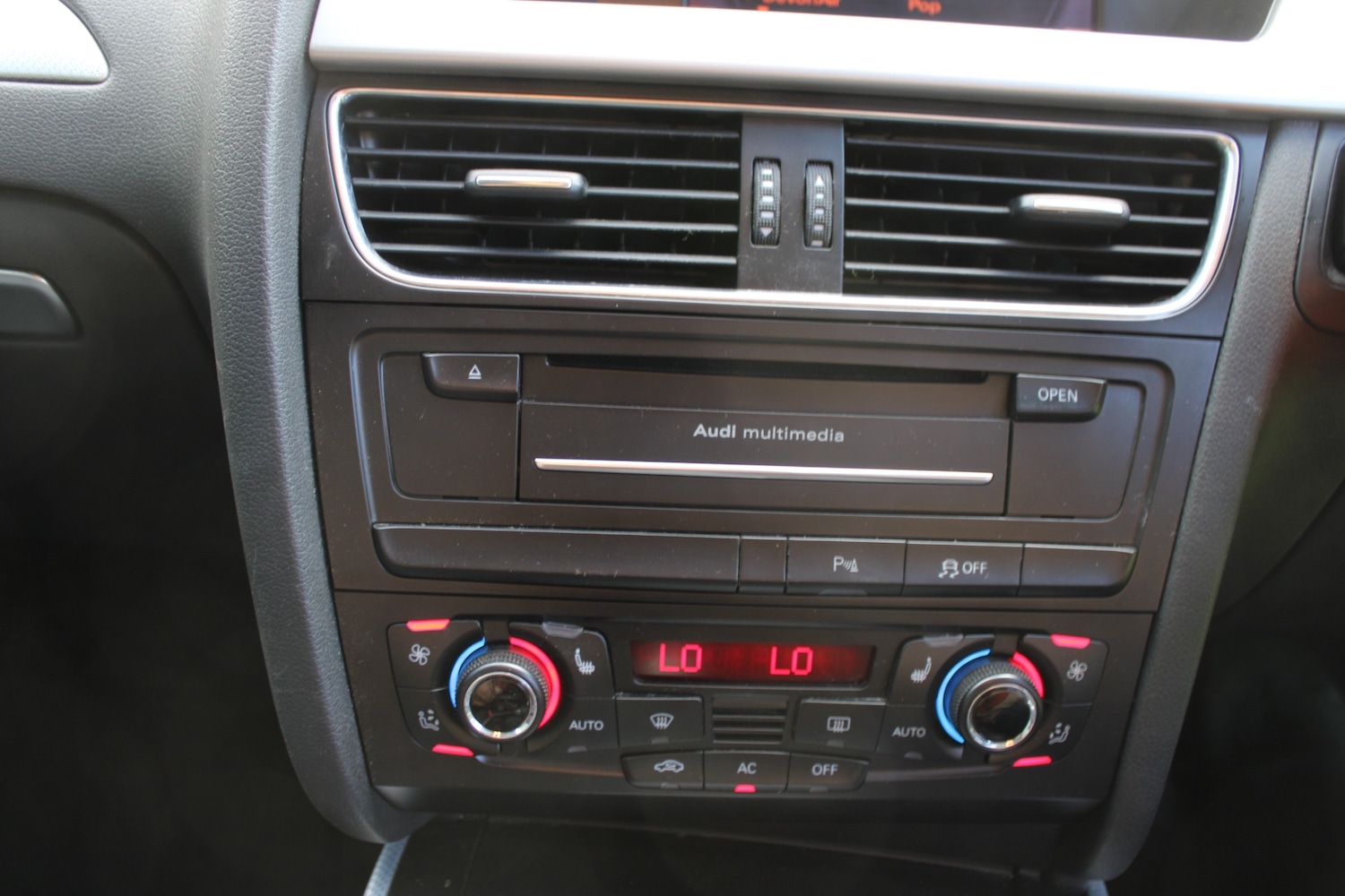 Used Audi A4 2012 for sale - 76348161: Photo 12