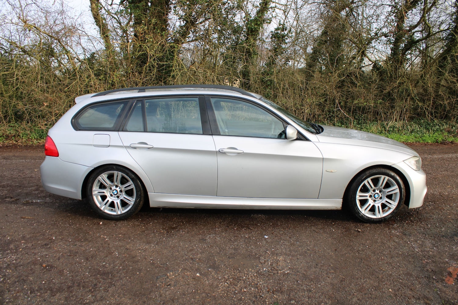Used BMW 3 Series 2010 for sale - 77057127: Photo 2