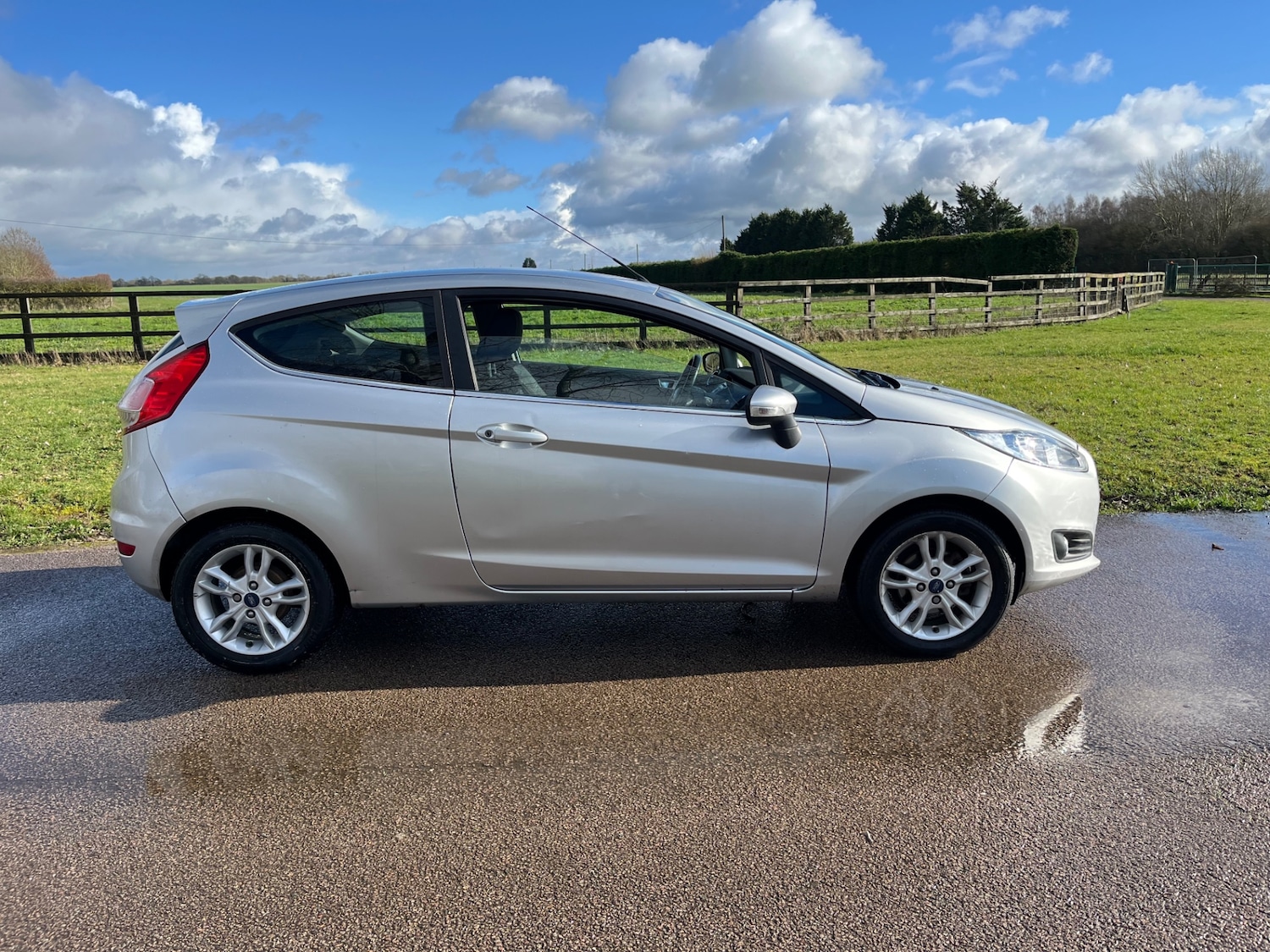 Used Ford Fiesta 2015 for sale - 77568648: Photo 3