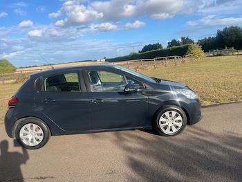 Used Peugeot 208 2016 for sale - 75789096: Photo