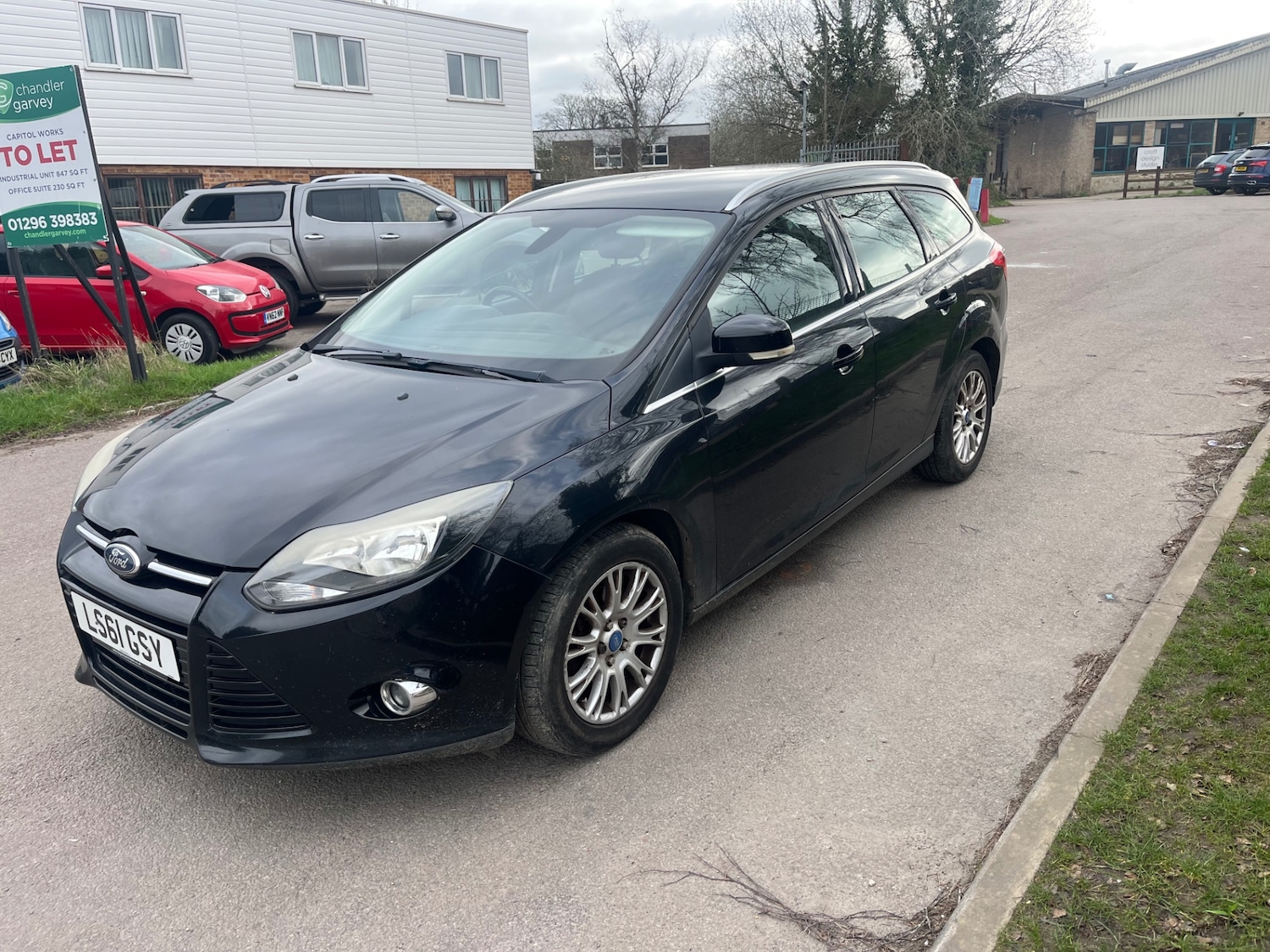 Used Ford Focus 2011 for sale - 77896049: Photo 2