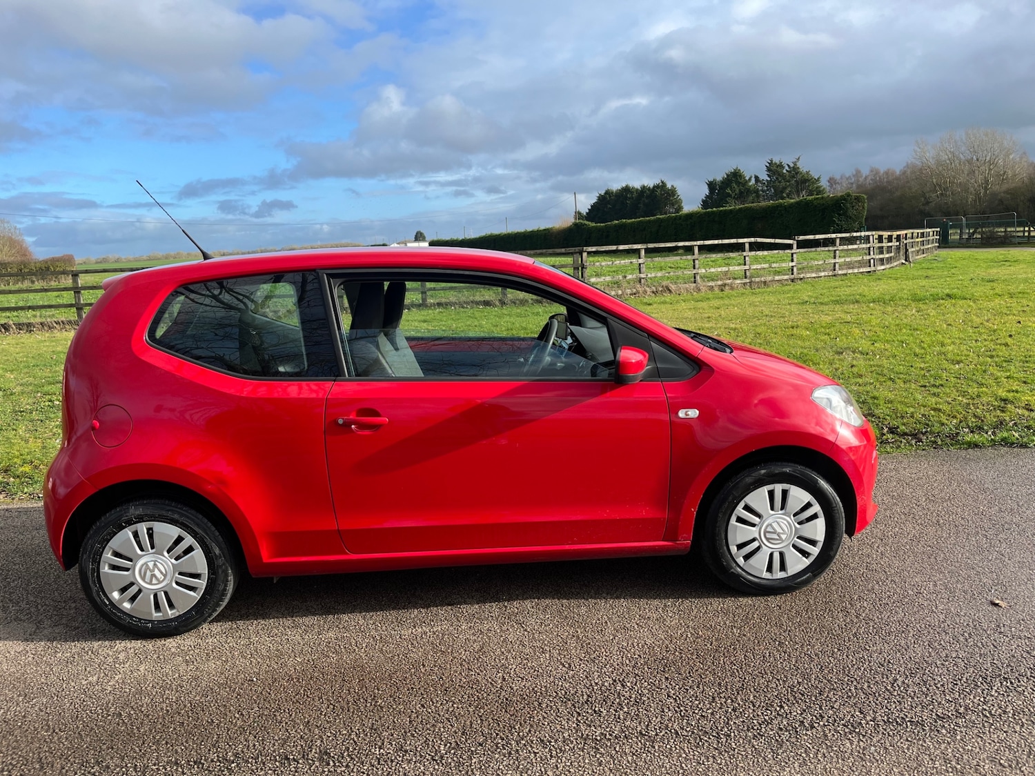 Used Volkswagen up! 2012 for sale - 77529318: Photo 3