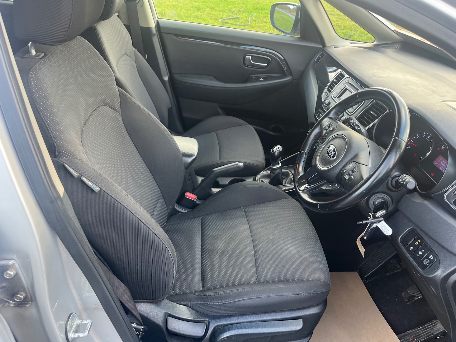 Used Kia Carens 2015 for sale - 76892223: Photo 10