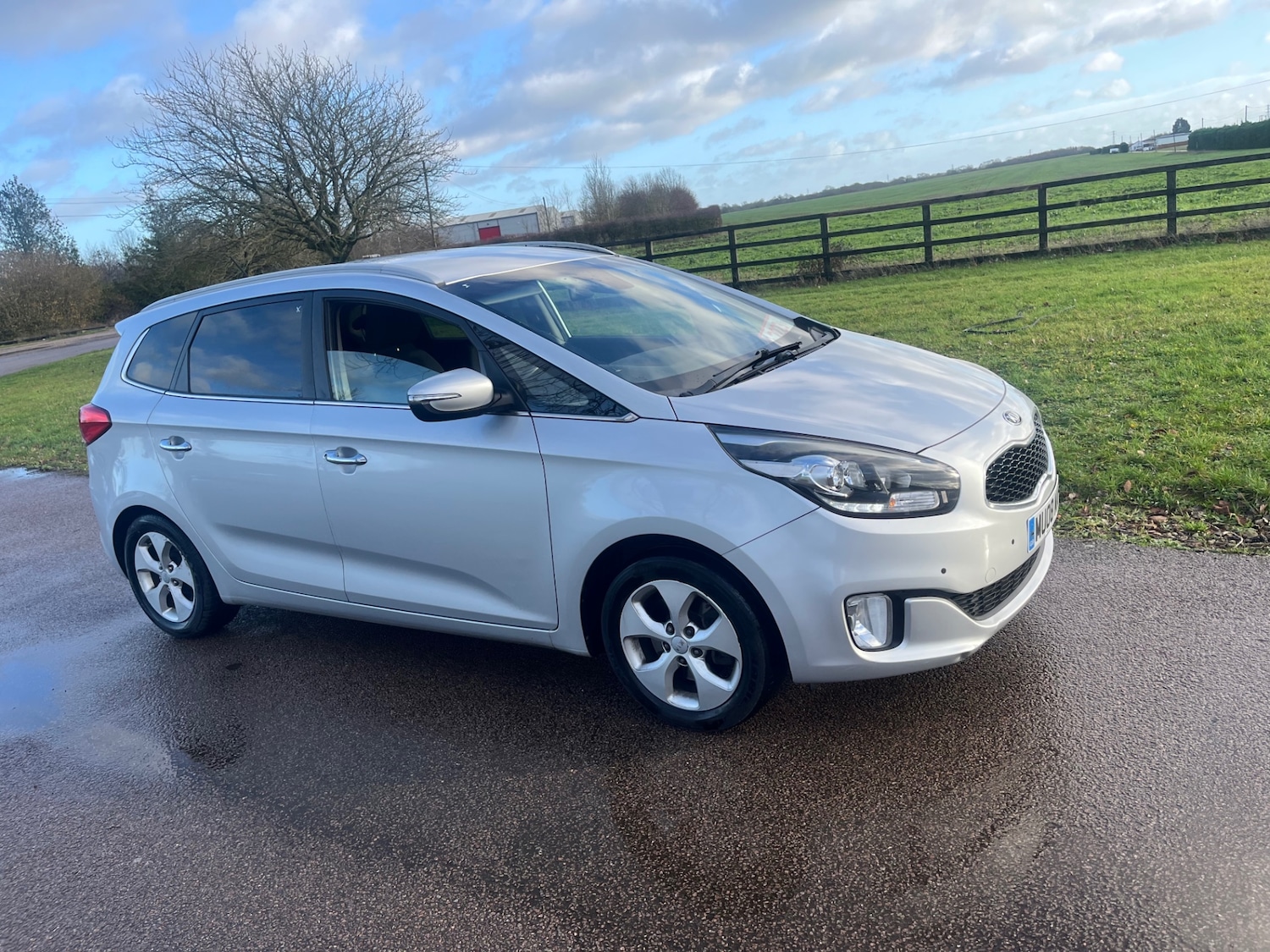 Used Kia Carens 2015 for sale - 76892223: Photo 2