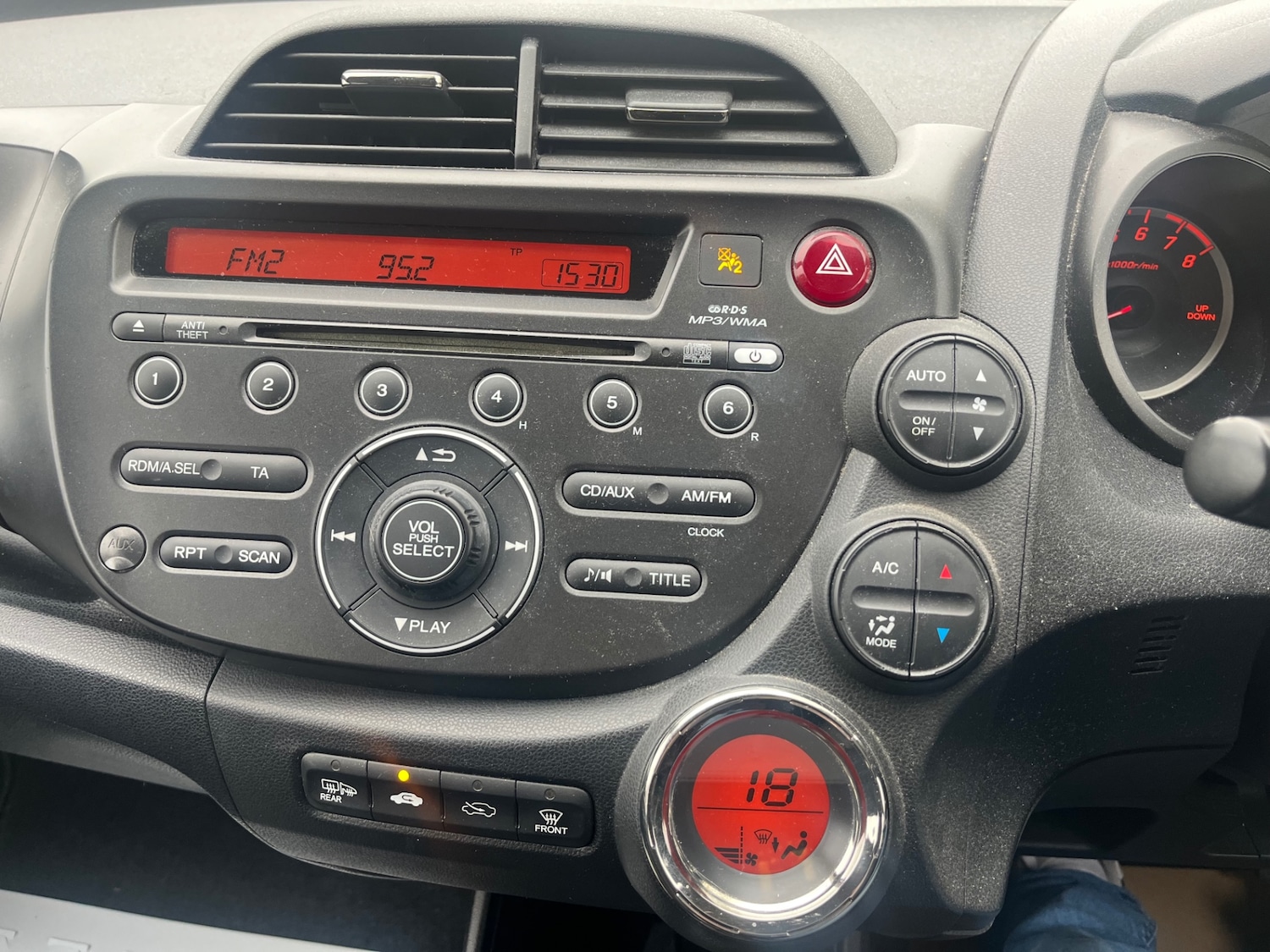 Used Honda Jazz 2011 for sale - 76309580: Photo 16