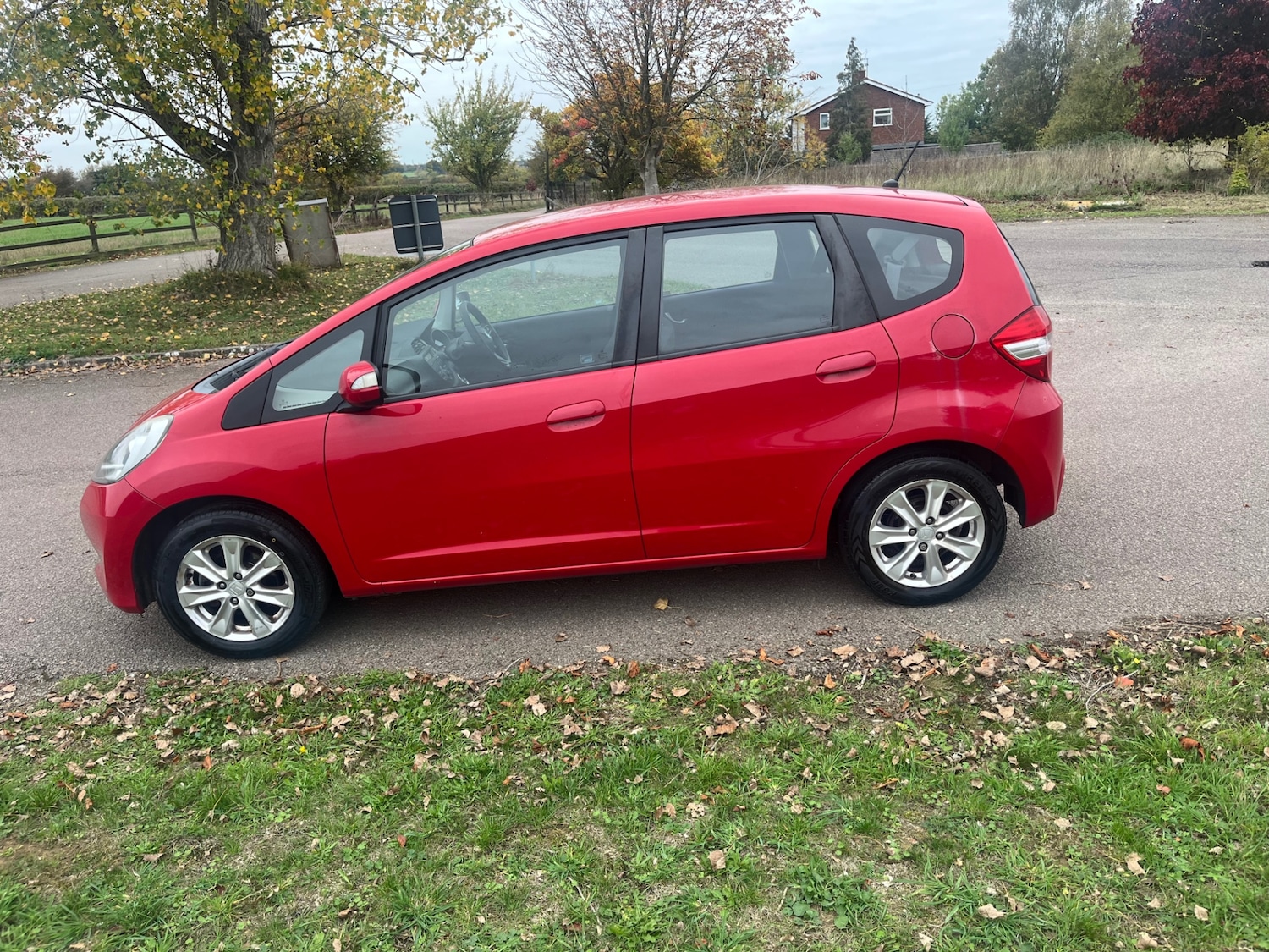 Used Honda Jazz 2011 for sale - 76309580: Photo 8