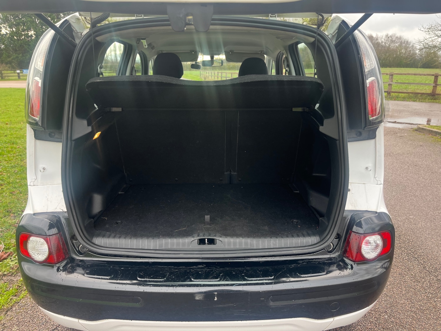 Used Citroen C3 Picasso 2015 for sale - 76682419: Photo 14