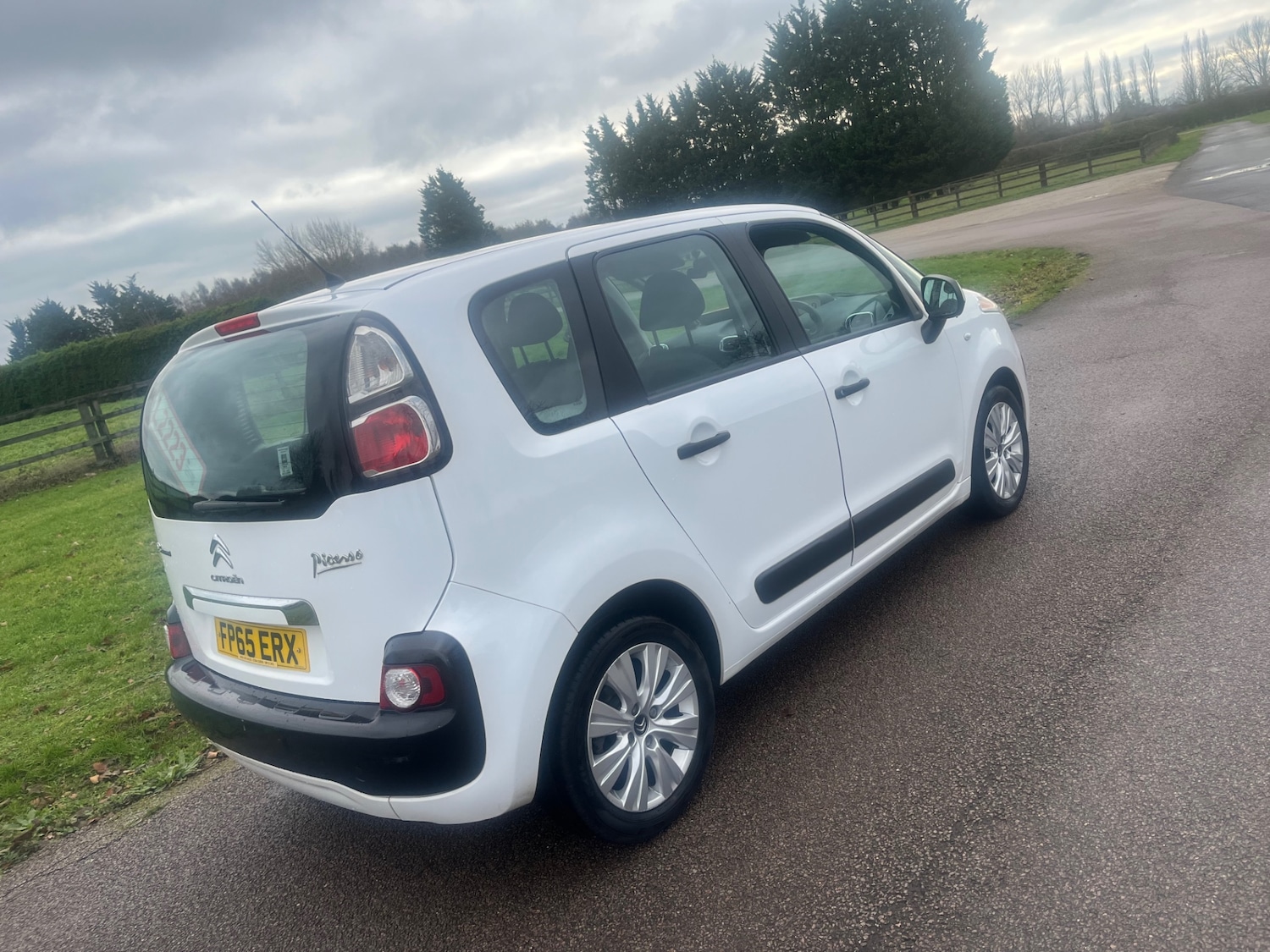 Used Citroen C3 Picasso 2015 for sale - 76682419: Photo 4