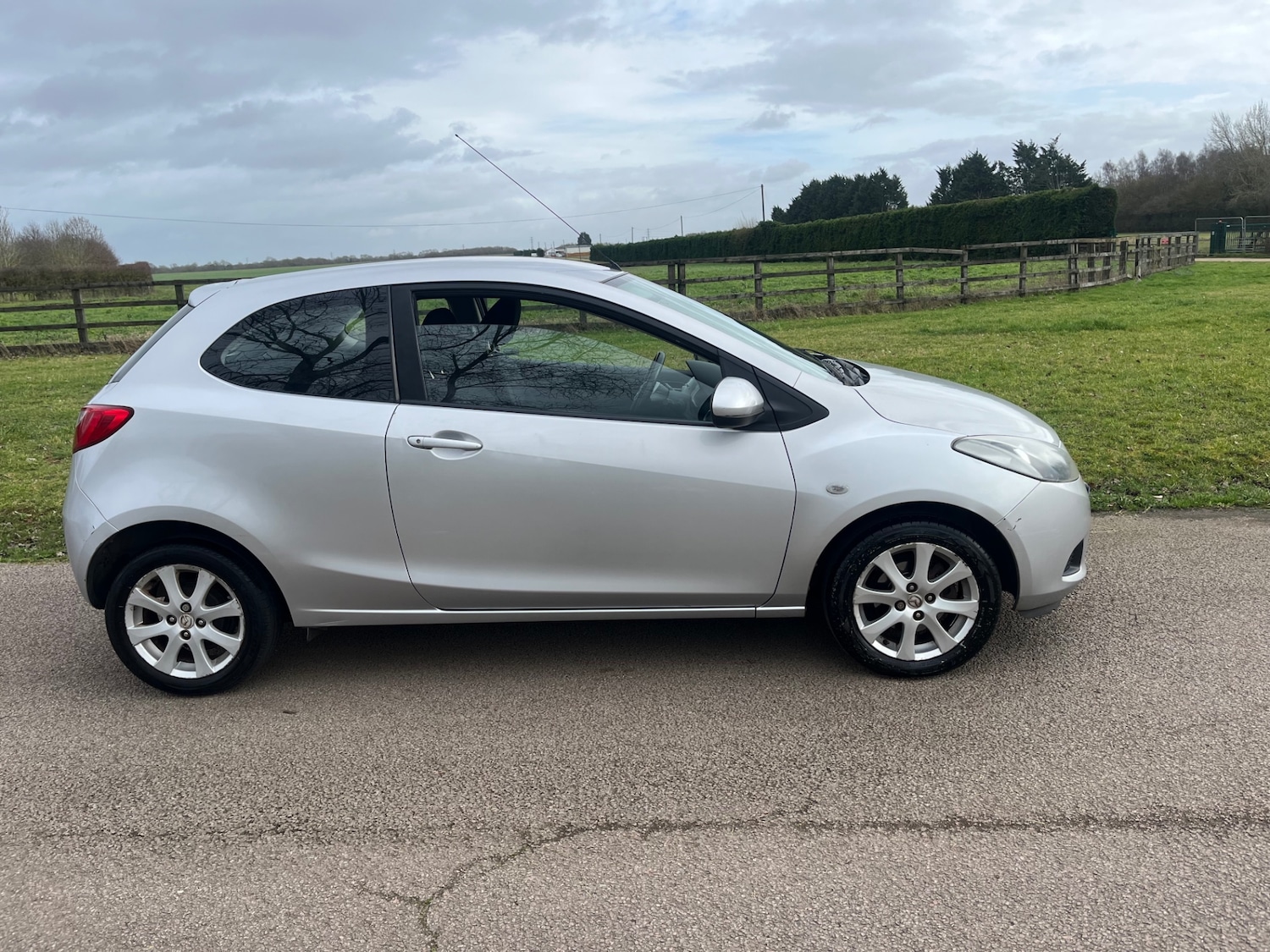 Used Mazda Mazda2 2009 for sale - 77640332: Photo 3