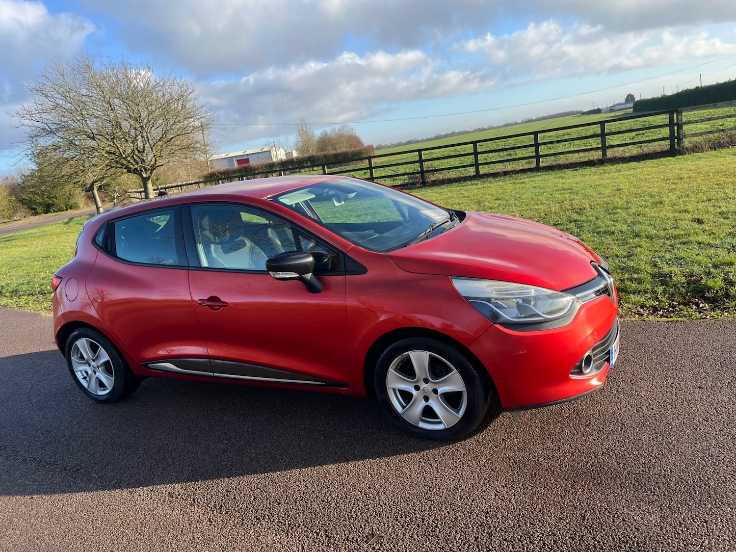 Used Renault Clio 2014 for sale - 77023106: Photo 2