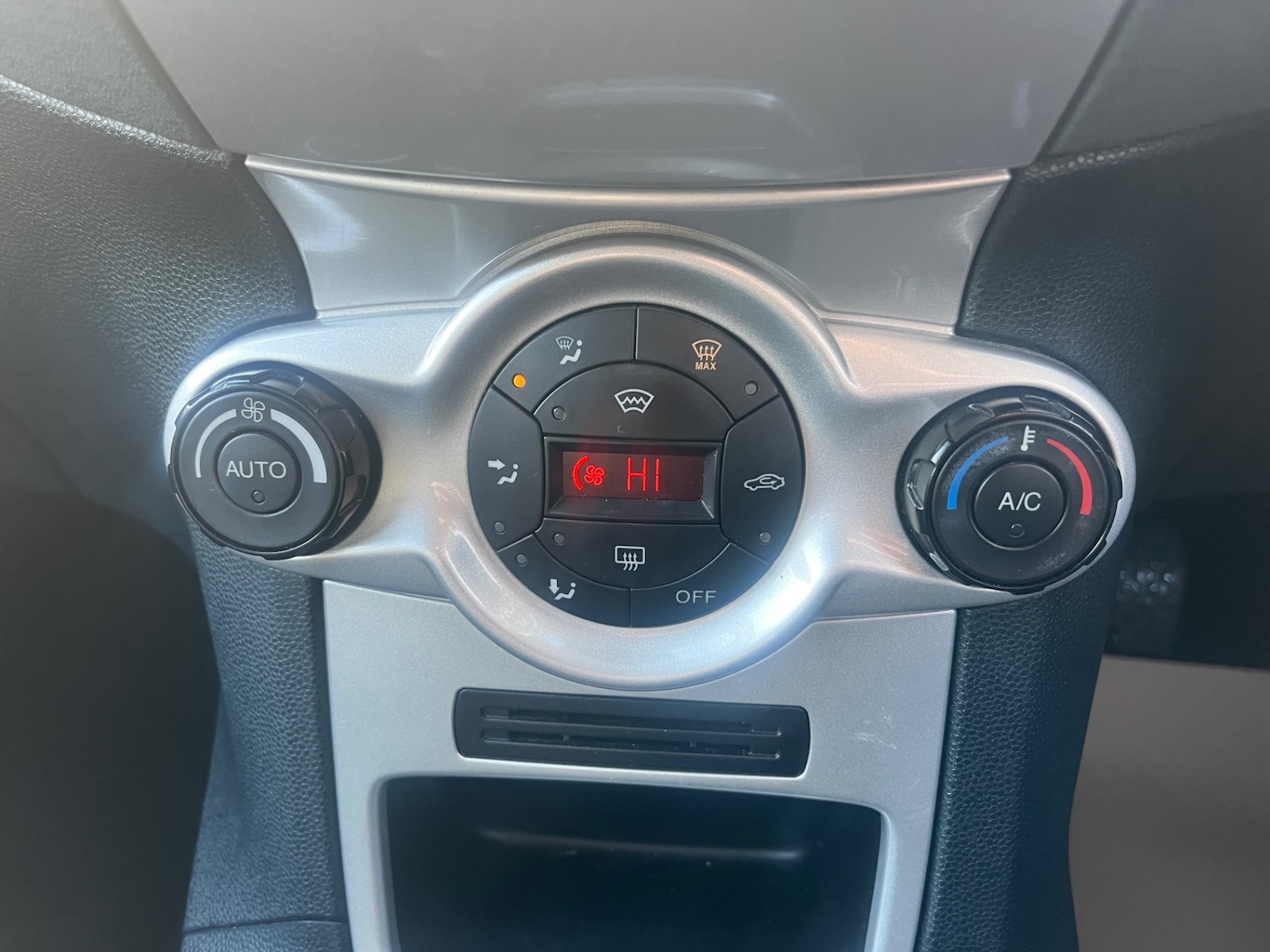 Used Ford Fiesta 2011 for sale - 77350743: Photo 19