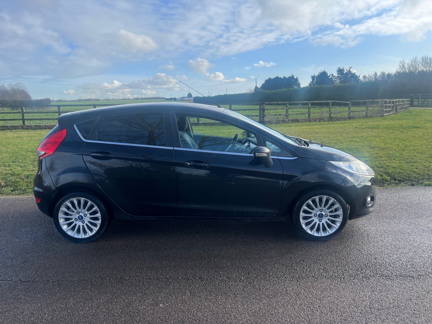 Used Ford Fiesta 2011 for sale - 77350743: Photo 3