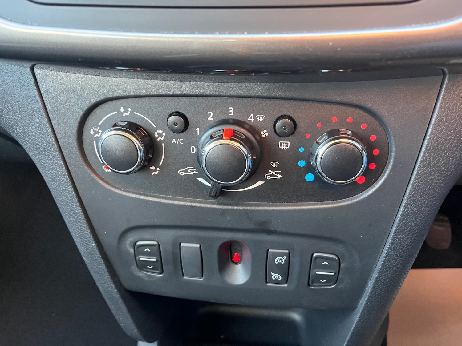 Used Dacia Sandero Stepway 2015 for sale - 76694847: Photo 17