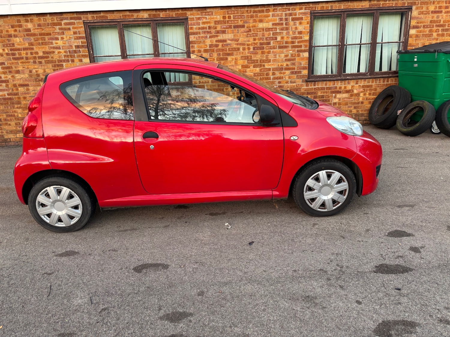 Used Peugeot 107 2011 for sale - 76445117: Photo 2