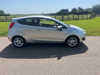 Used Ford Fiesta 2015 for sale - 79005421: Photo