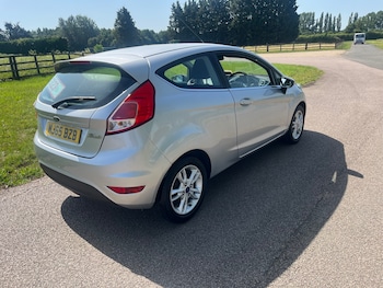 Used Ford Fiesta 2015 for sale - 79005421: Photo