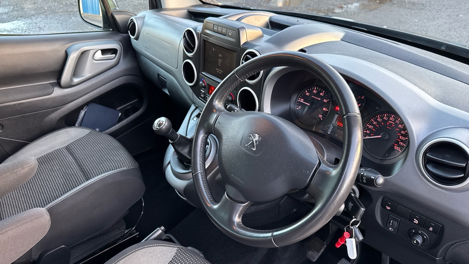 Used Peugeot Partner Tepee 2017 for sale - 76980773: Photo 11