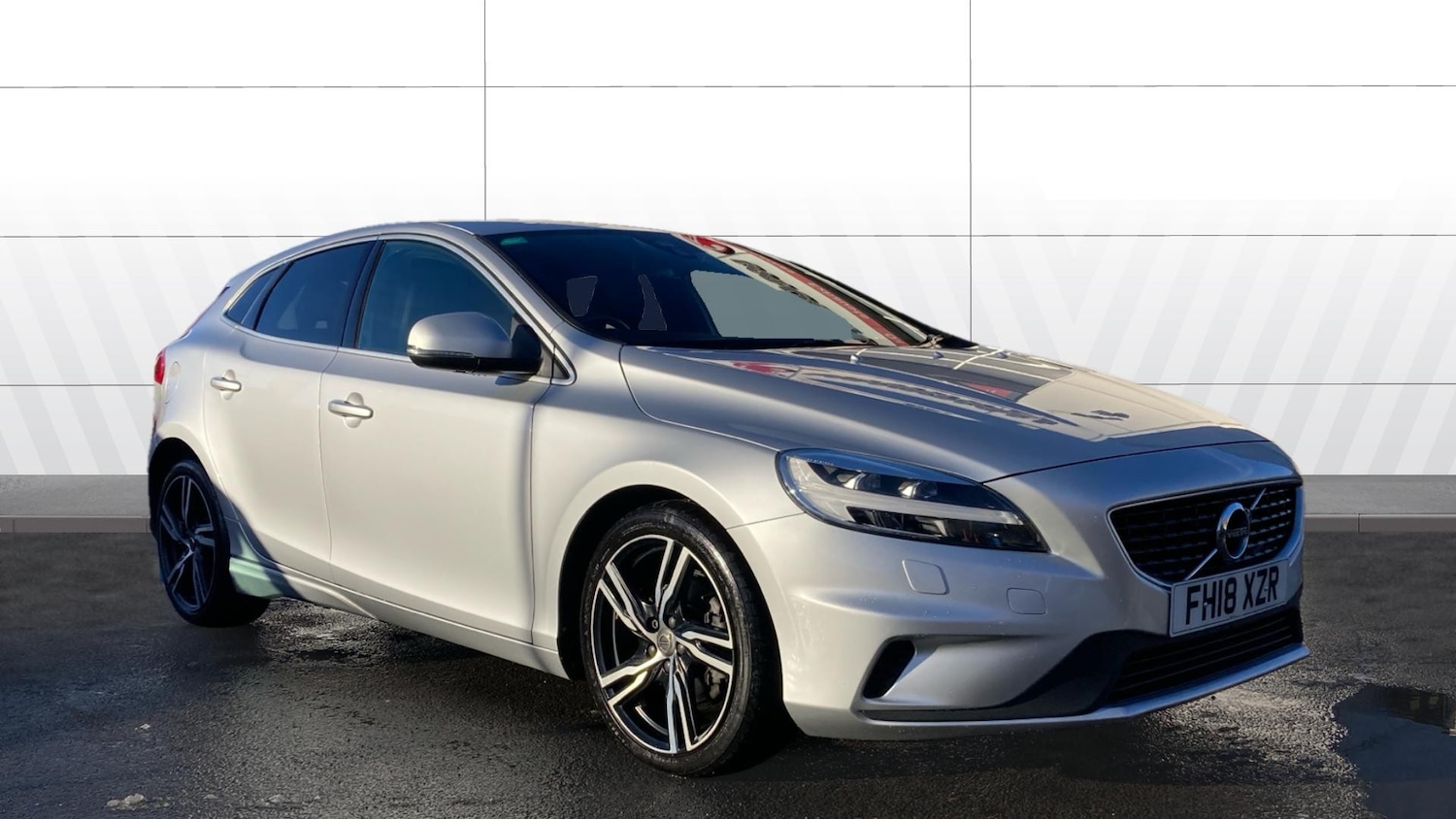 Used Volvo V40 2018 for sale - 76612537: Photo 1