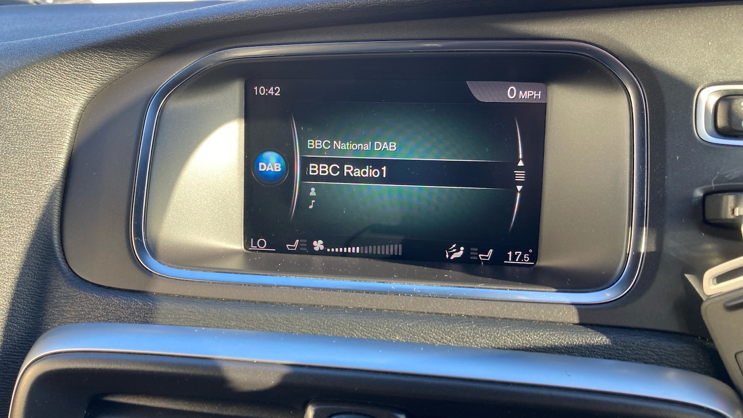 Used Volvo V40 2018 for sale - 76612537: Photo 25