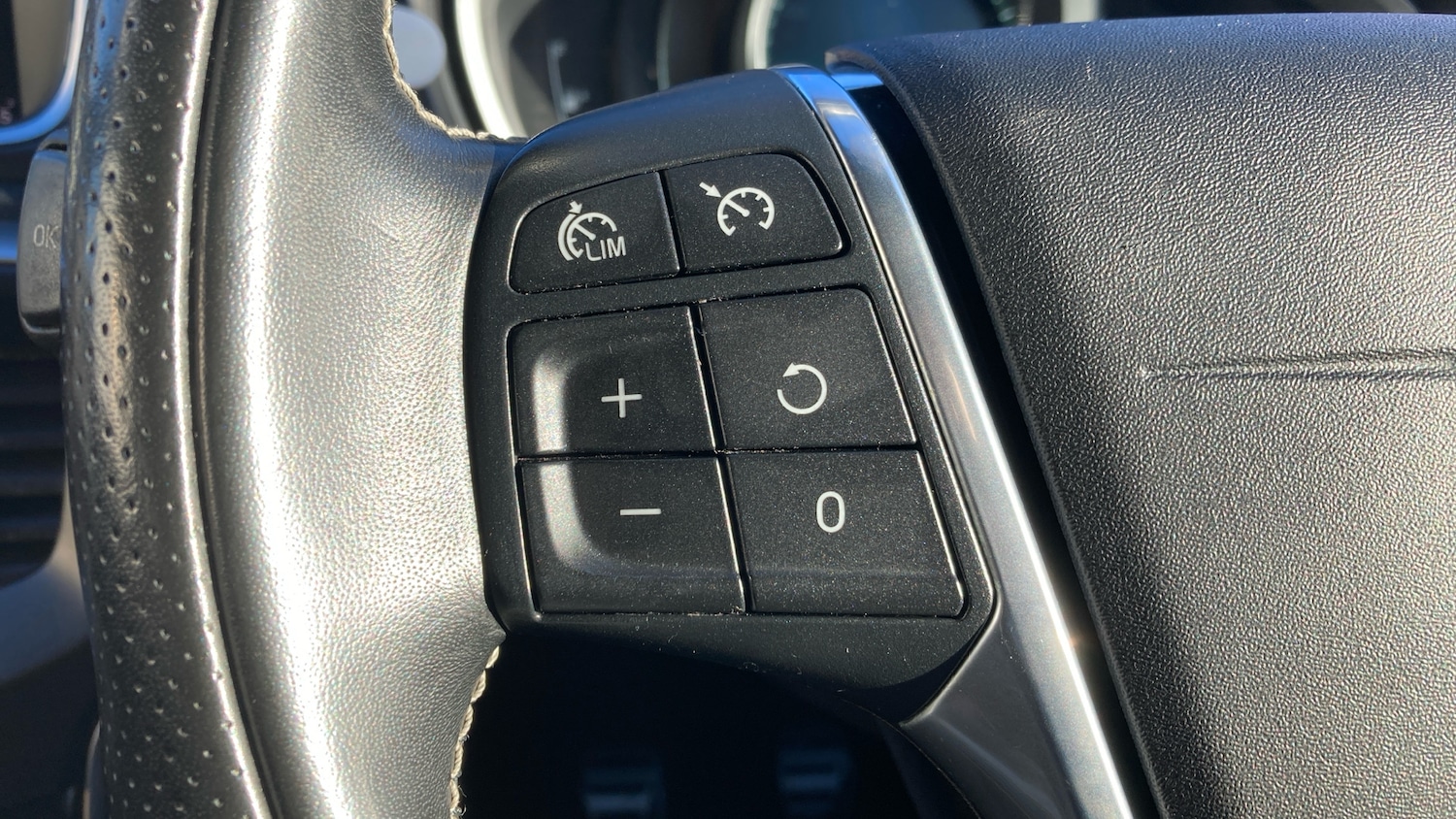 Used Volvo V40 2018 for sale - 76612537: Photo 27