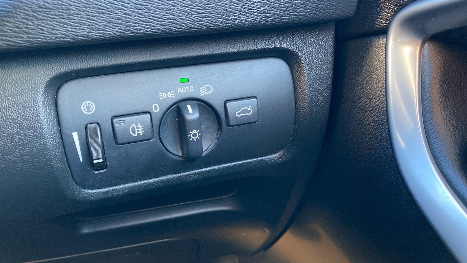 Used Volvo V40 2018 for sale - 76612537: Photo 28