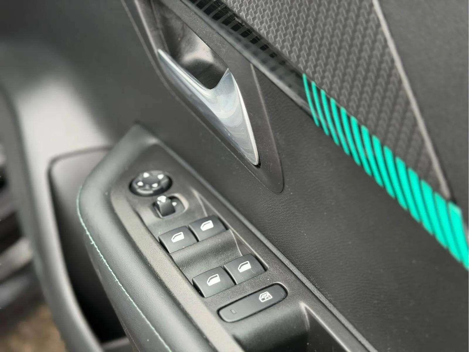 Used Peugeot 208 for sale - 77784797: Photo 42