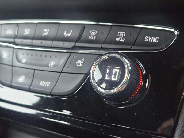 Used Vauxhall Astra 2018 for sale - 76072358: Photo 42