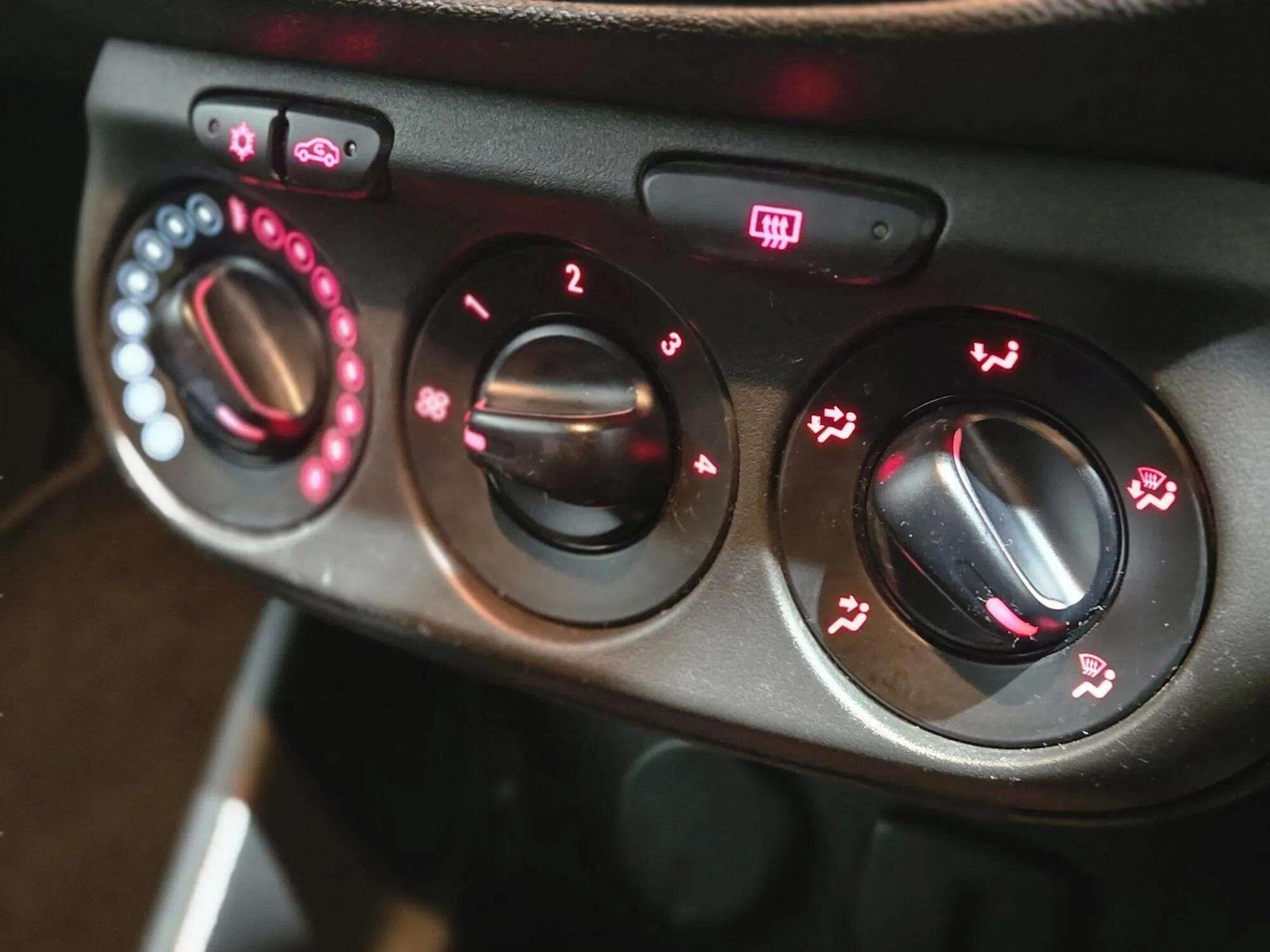 Used Vauxhall Corsa 2016 for sale - 77263945: Photo 34