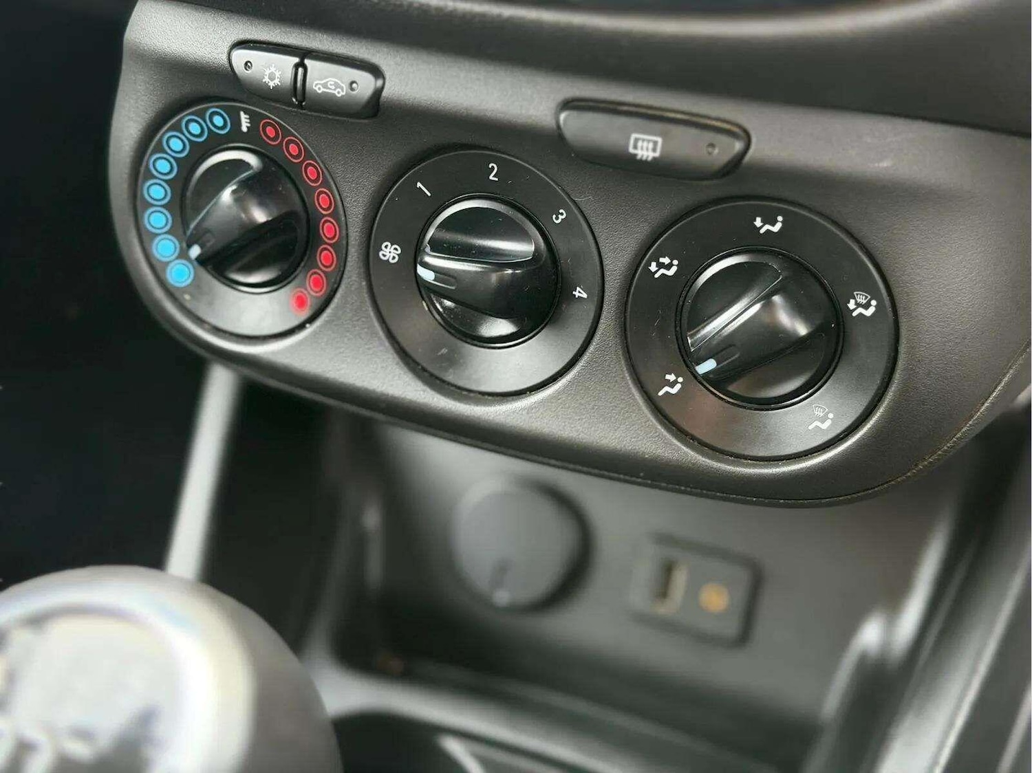 Used Vauxhall Corsa 2015 for sale - 77970239: Photo 52