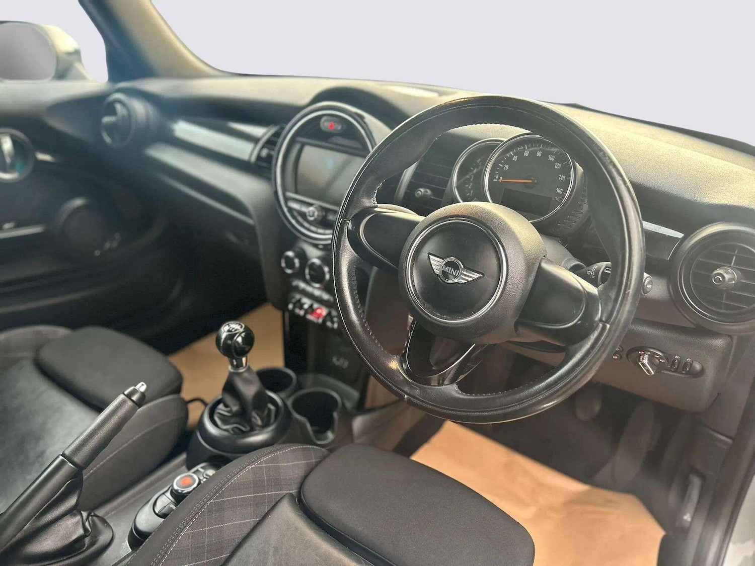 Used MINI Convertible 2016 for sale - 76370900: Photo 19