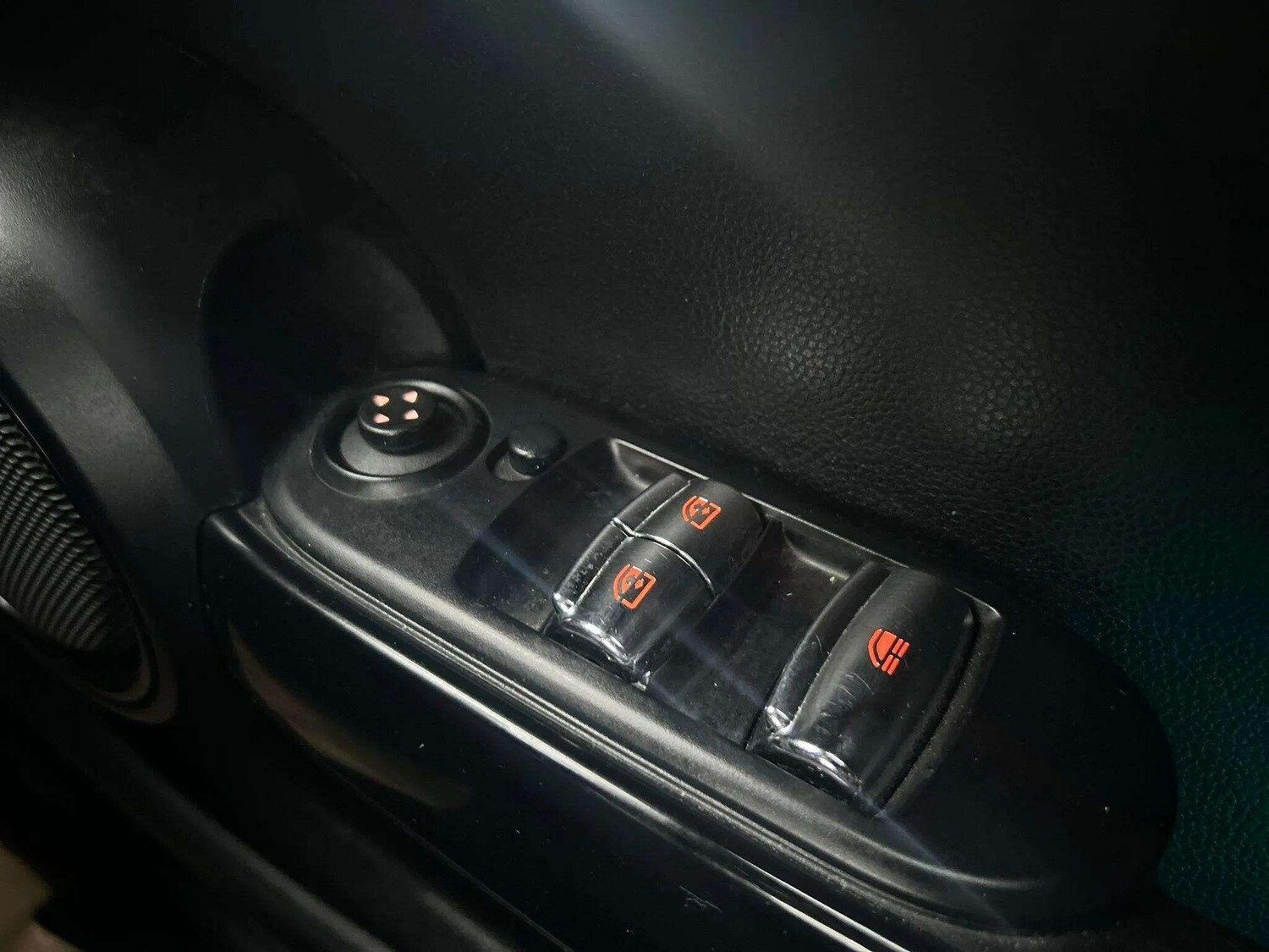 Used MINI Convertible 2016 for sale - 76370900: Photo 31