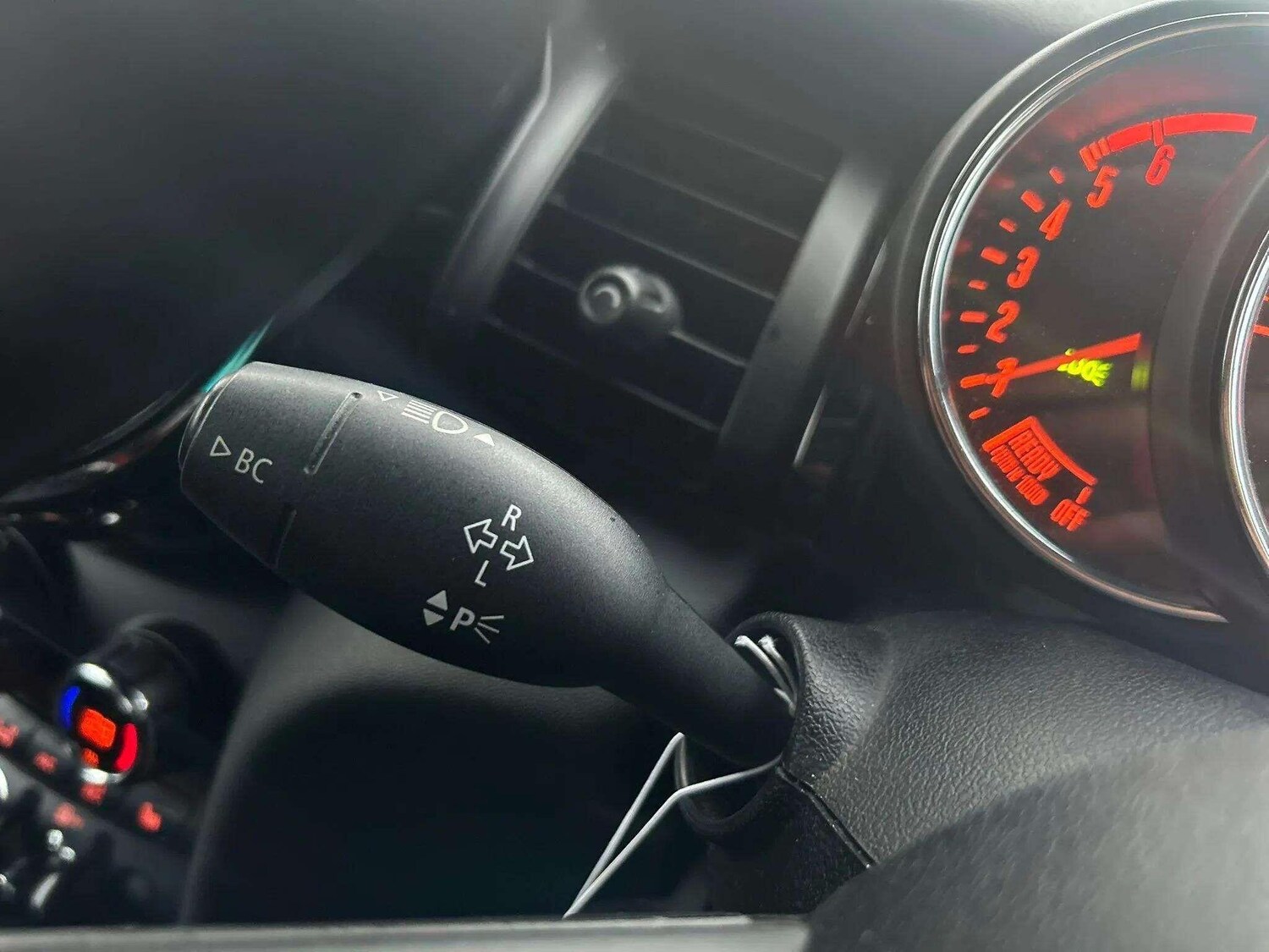 Used MINI Convertible 2016 for sale - 76370900: Photo 32