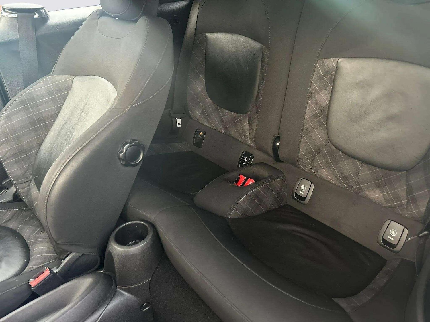 Used MINI Convertible 2016 for sale - 76370900: Photo 37